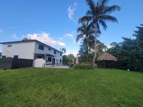 A home in Loxahatchee