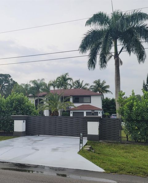 A home in Loxahatchee