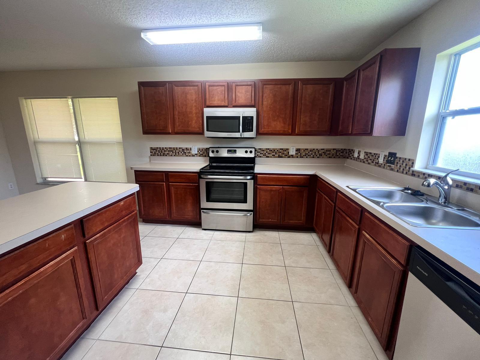 PORT ST LUCIE SECTION 33 - Residential Lease