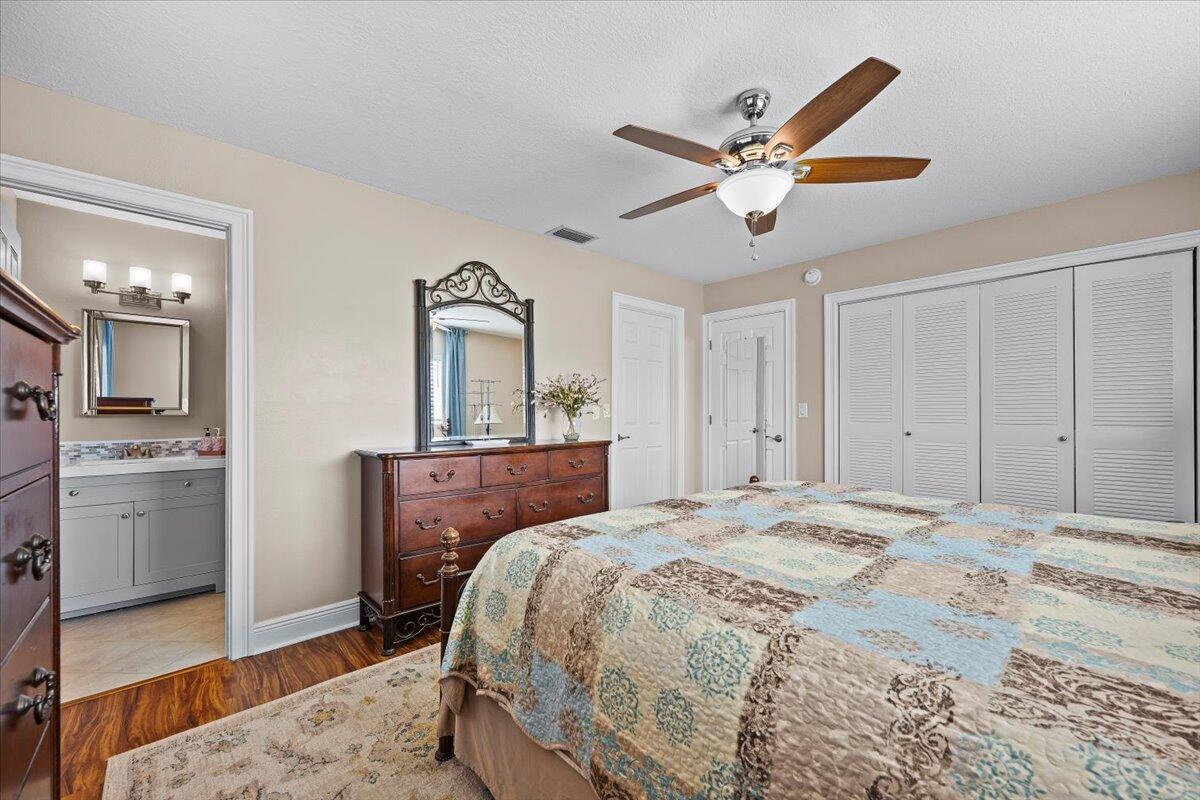 GOLDEN LAKES VILLAGE COND - Residential