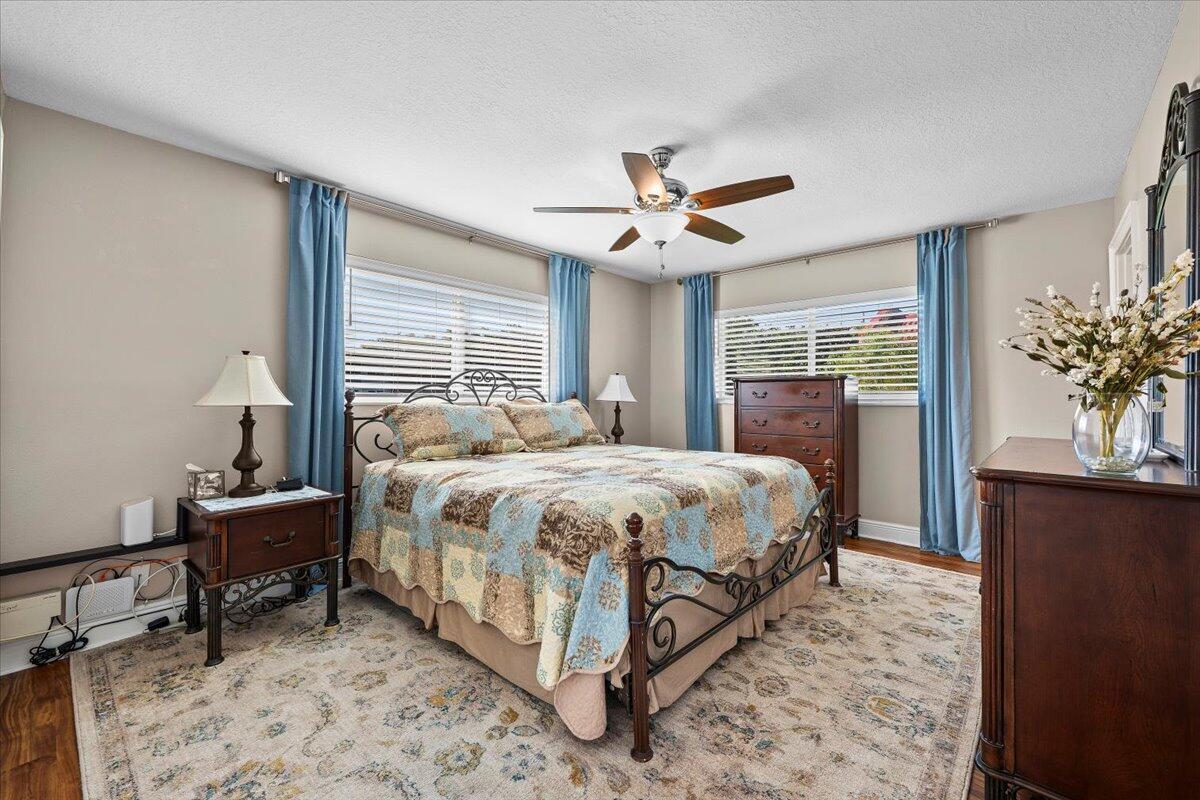 GOLDEN LAKES VILLAGE COND - Residential