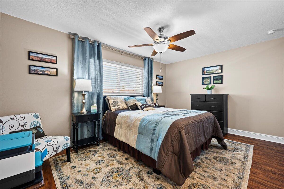 GOLDEN LAKES VILLAGE COND - Residential