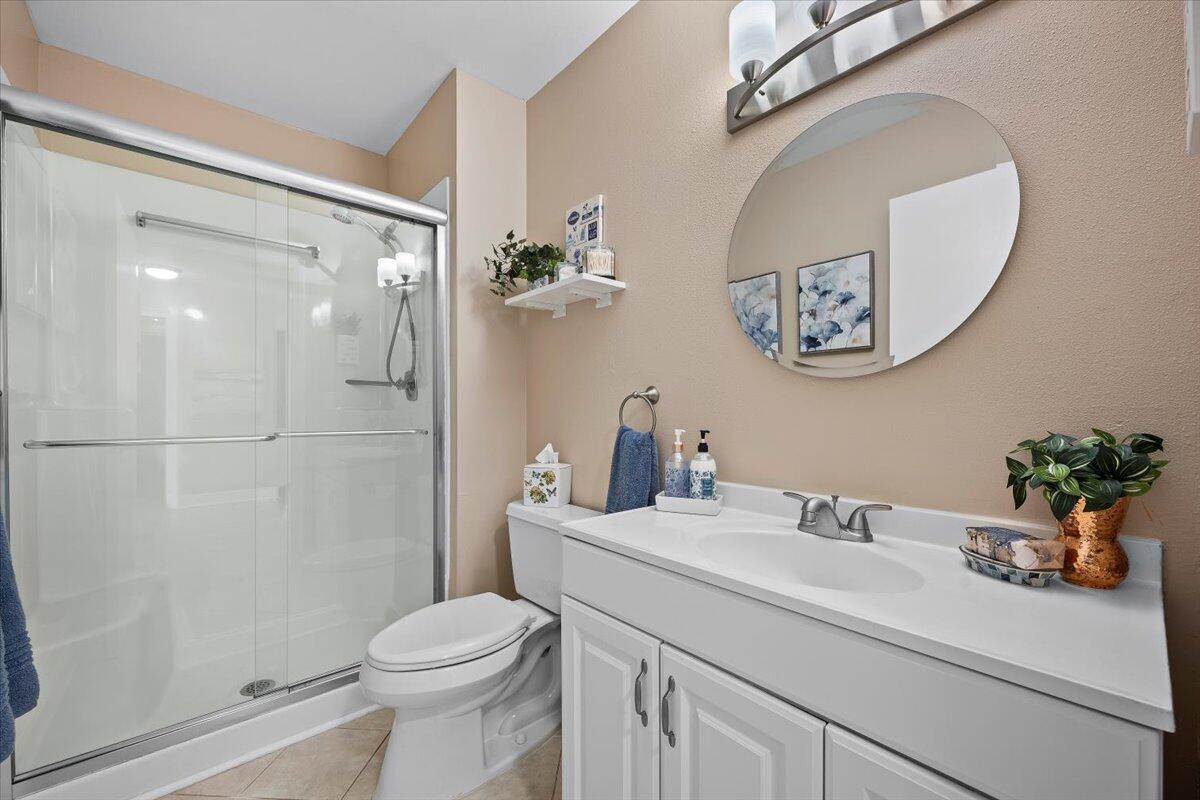 GOLDEN LAKES VILLAGE COND - Residential