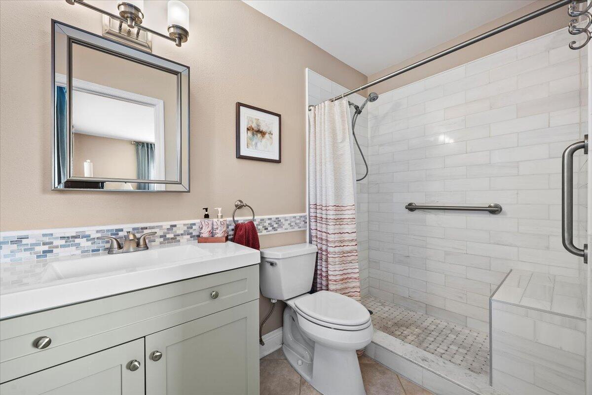 GOLDEN LAKES VILLAGE COND - Residential