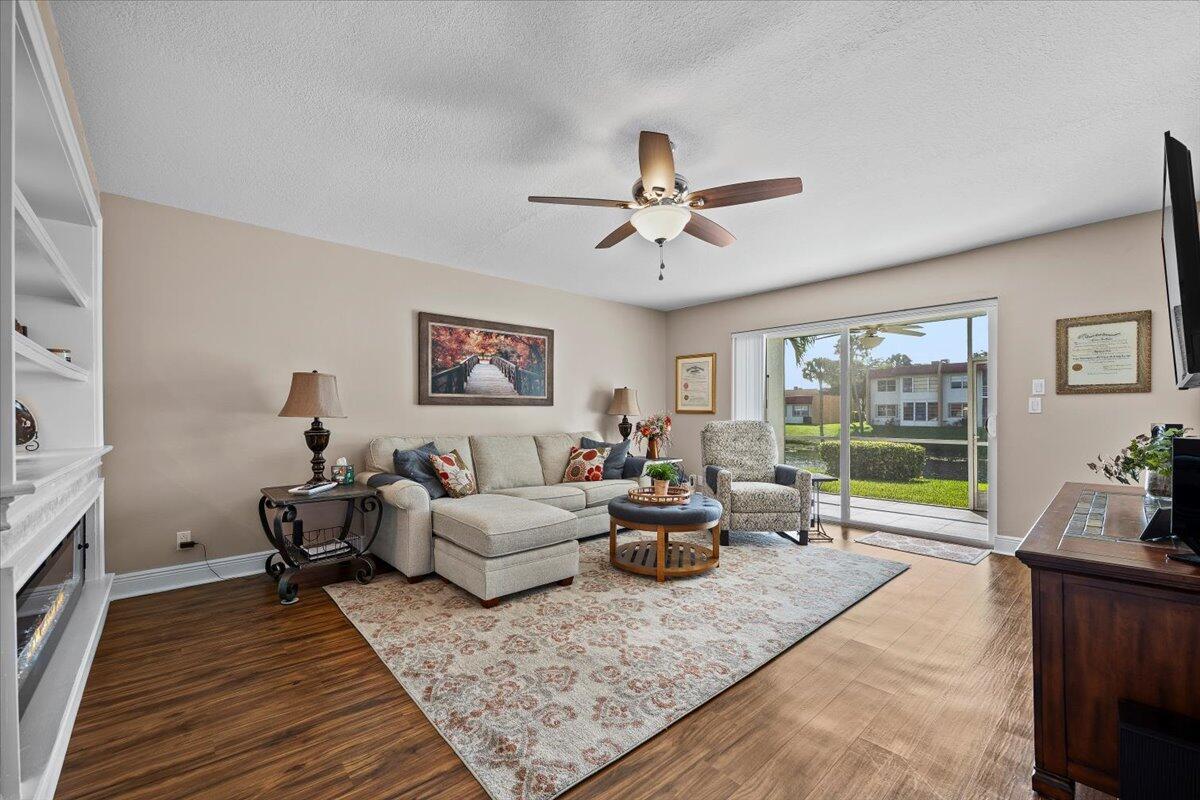 GOLDEN LAKES VILLAGE COND - Residential