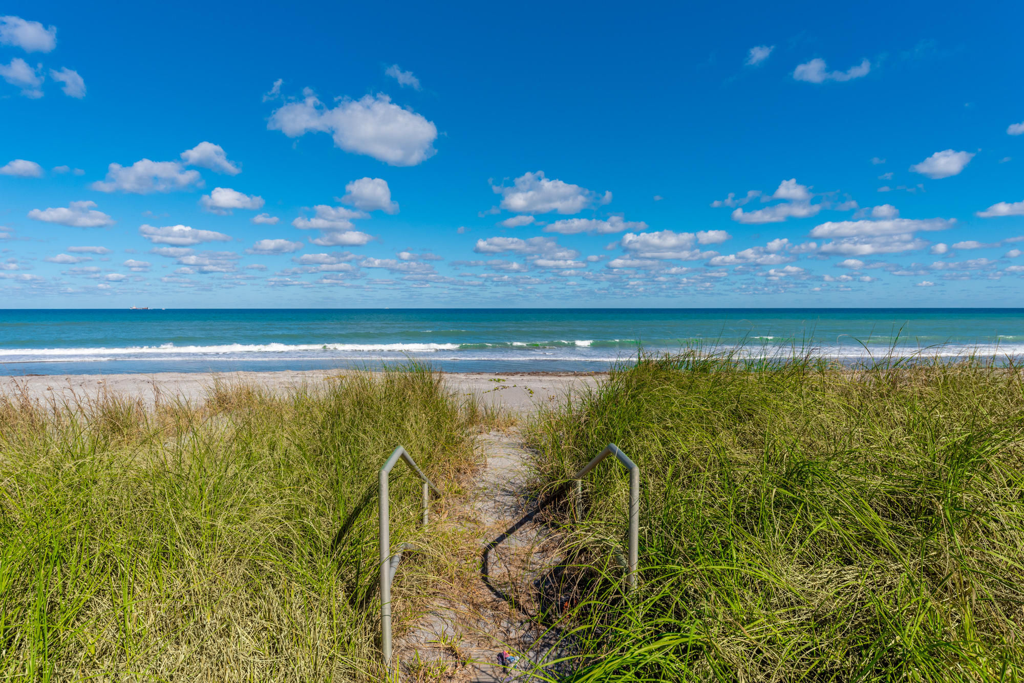 JUPITER ISLAND - Land