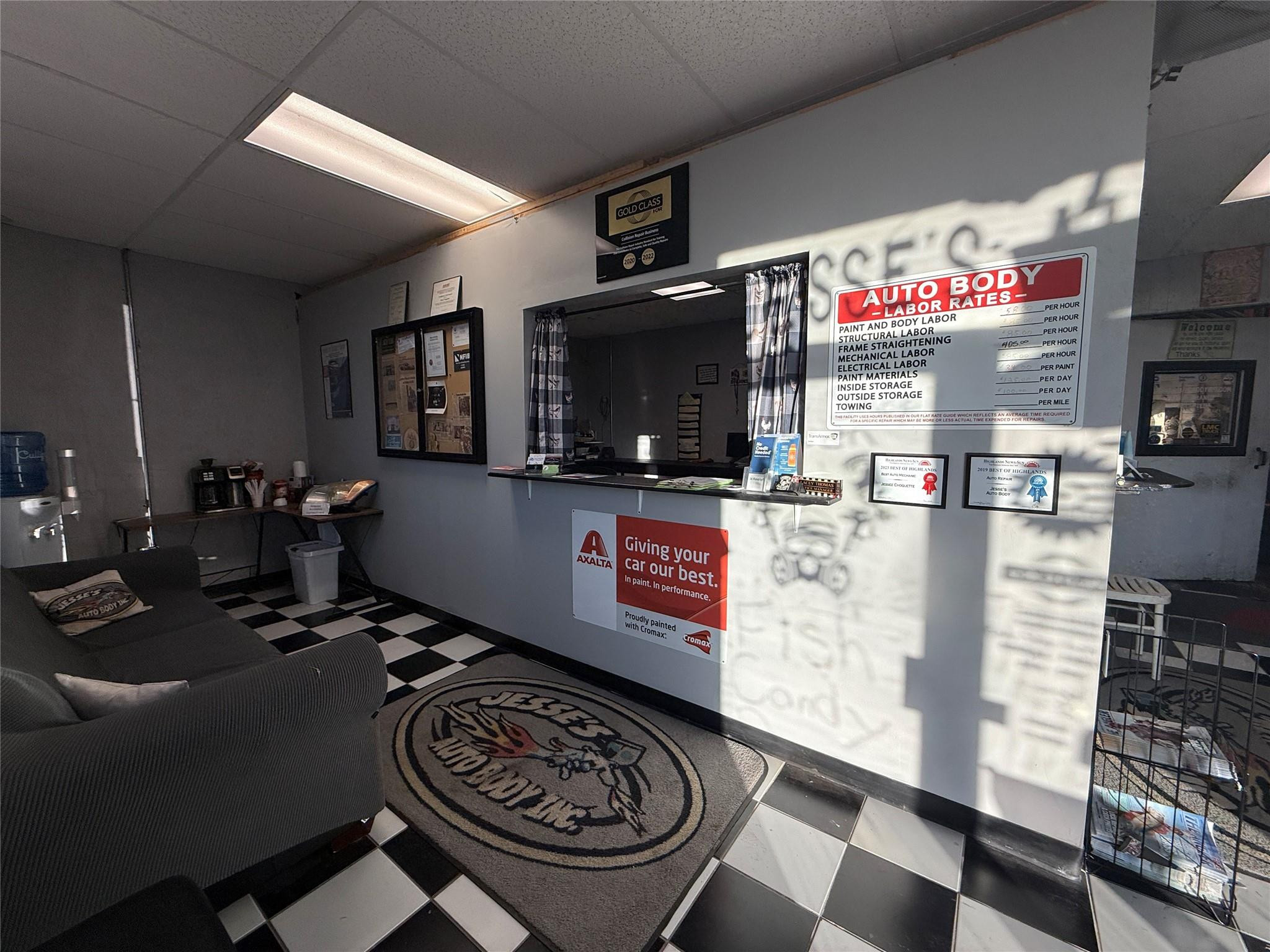 702 N Ridgewood Drive