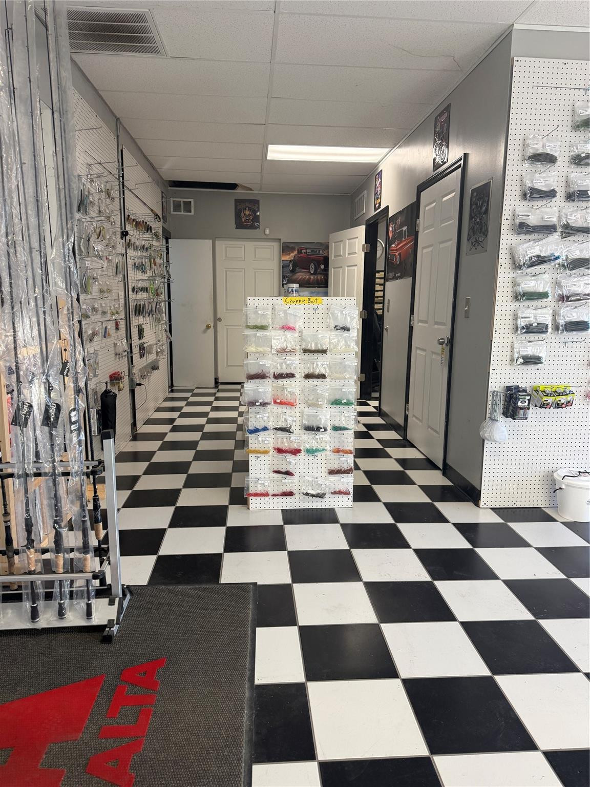 702 N Ridgewood Drive