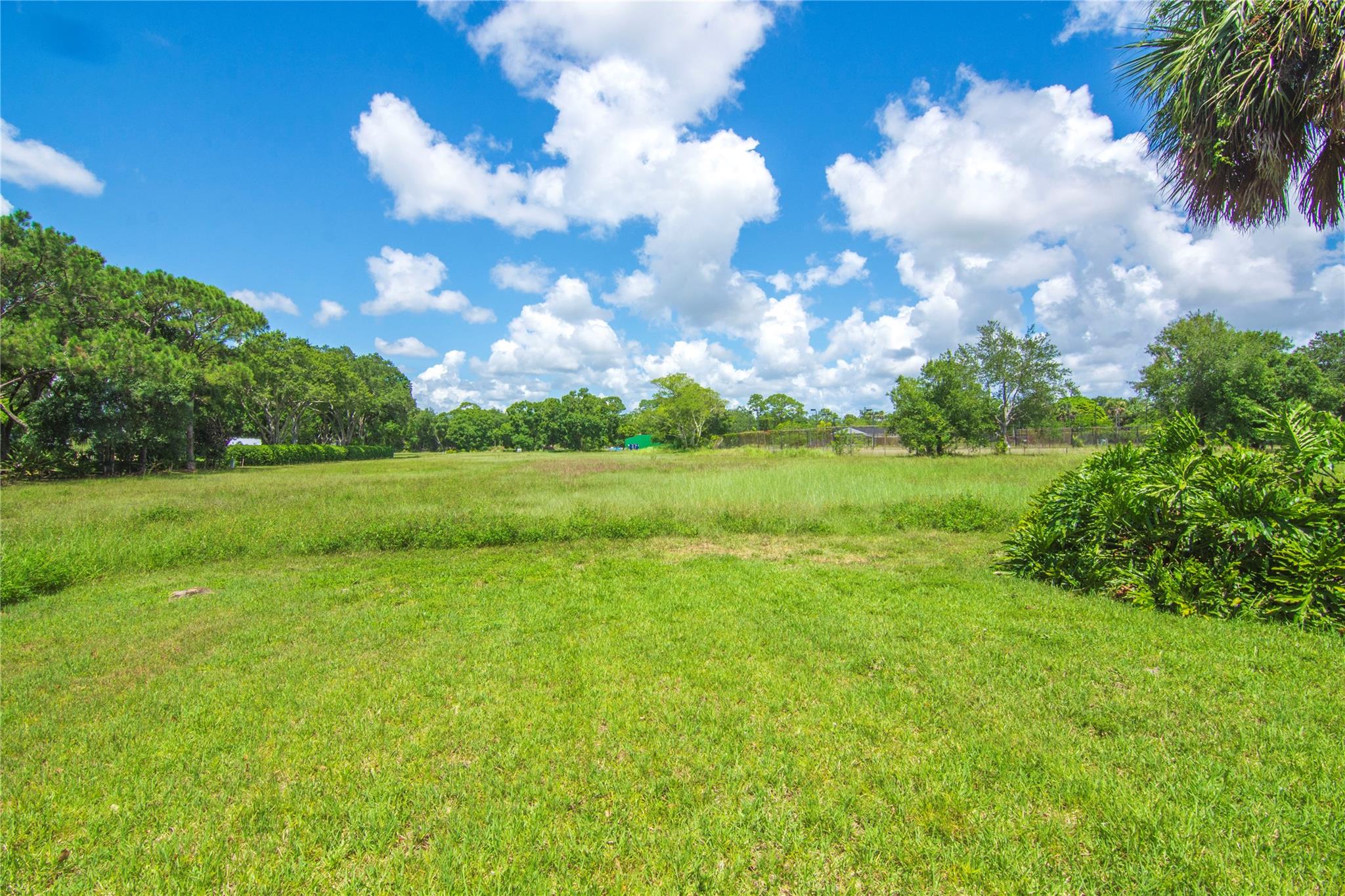 Vero Beach, Florida 32968, United States, 5 Bedrooms Bedrooms, ,3 BathroomsBathrooms,Residential,Pending,209677