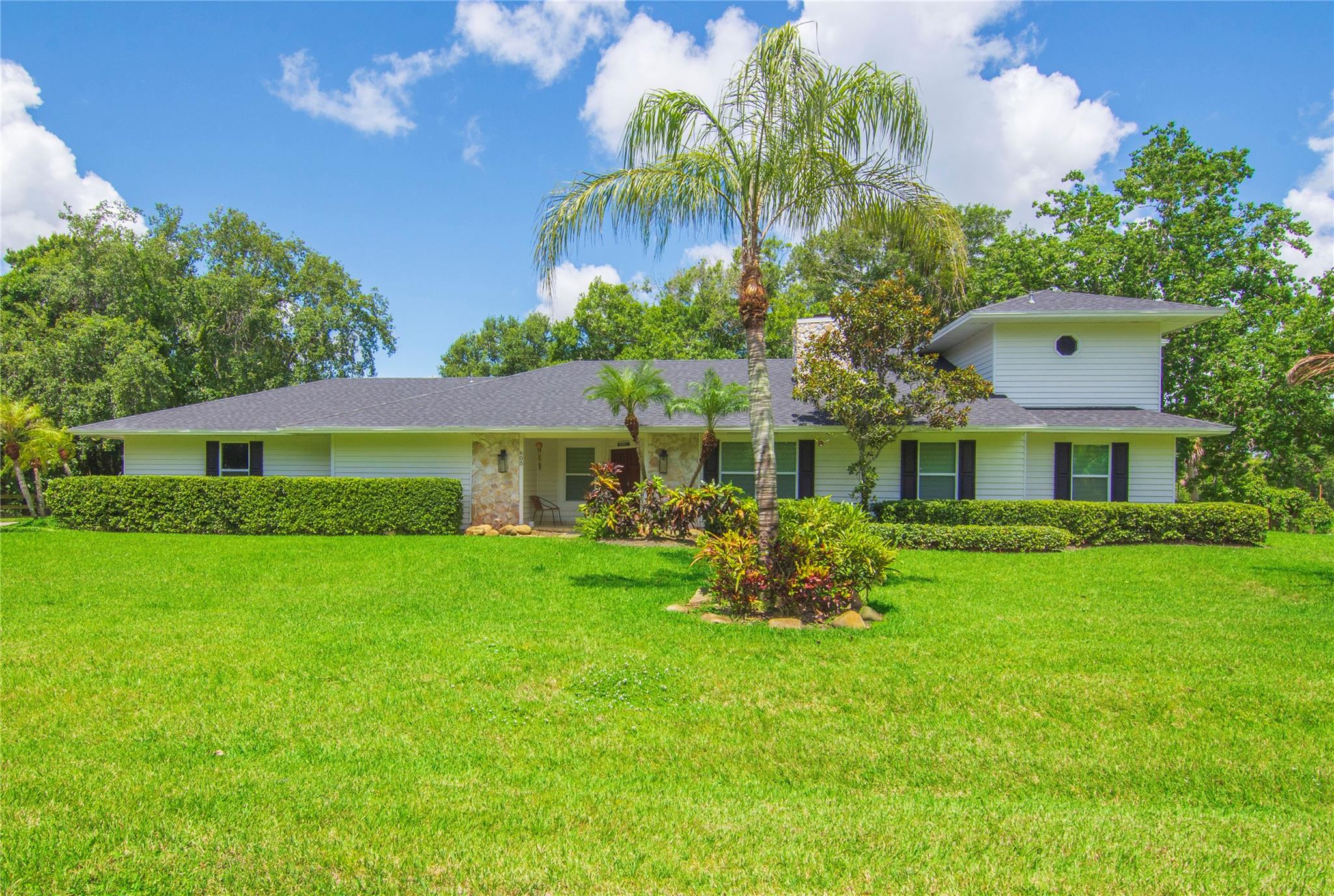 Vero Beach, Florida 32968, United States, 5 Bedrooms Bedrooms, ,3 BathroomsBathrooms,Residential,Pending,209677