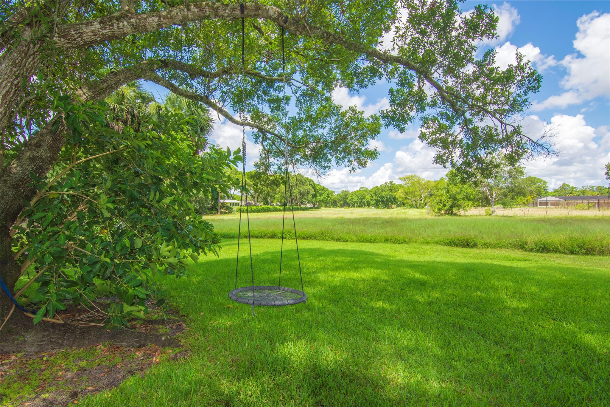 Vero Beach, Florida 32968, United States, 5 Bedrooms Bedrooms, ,3 BathroomsBathrooms,Residential,Pending,209677