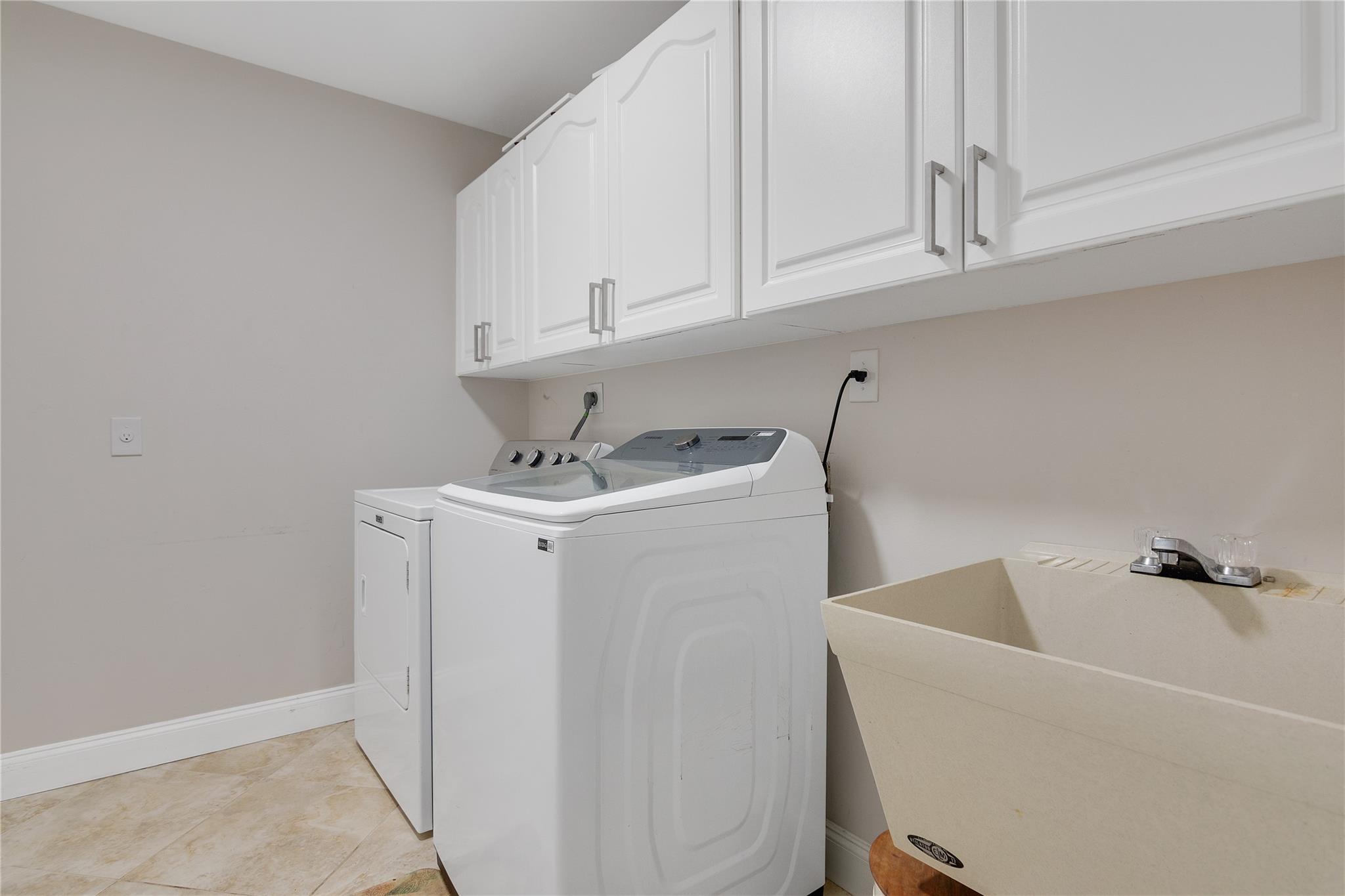 Vero Beach, Florida 32968, United States, 5 Bedrooms Bedrooms, ,3 BathroomsBathrooms,Residential,Pending,209677