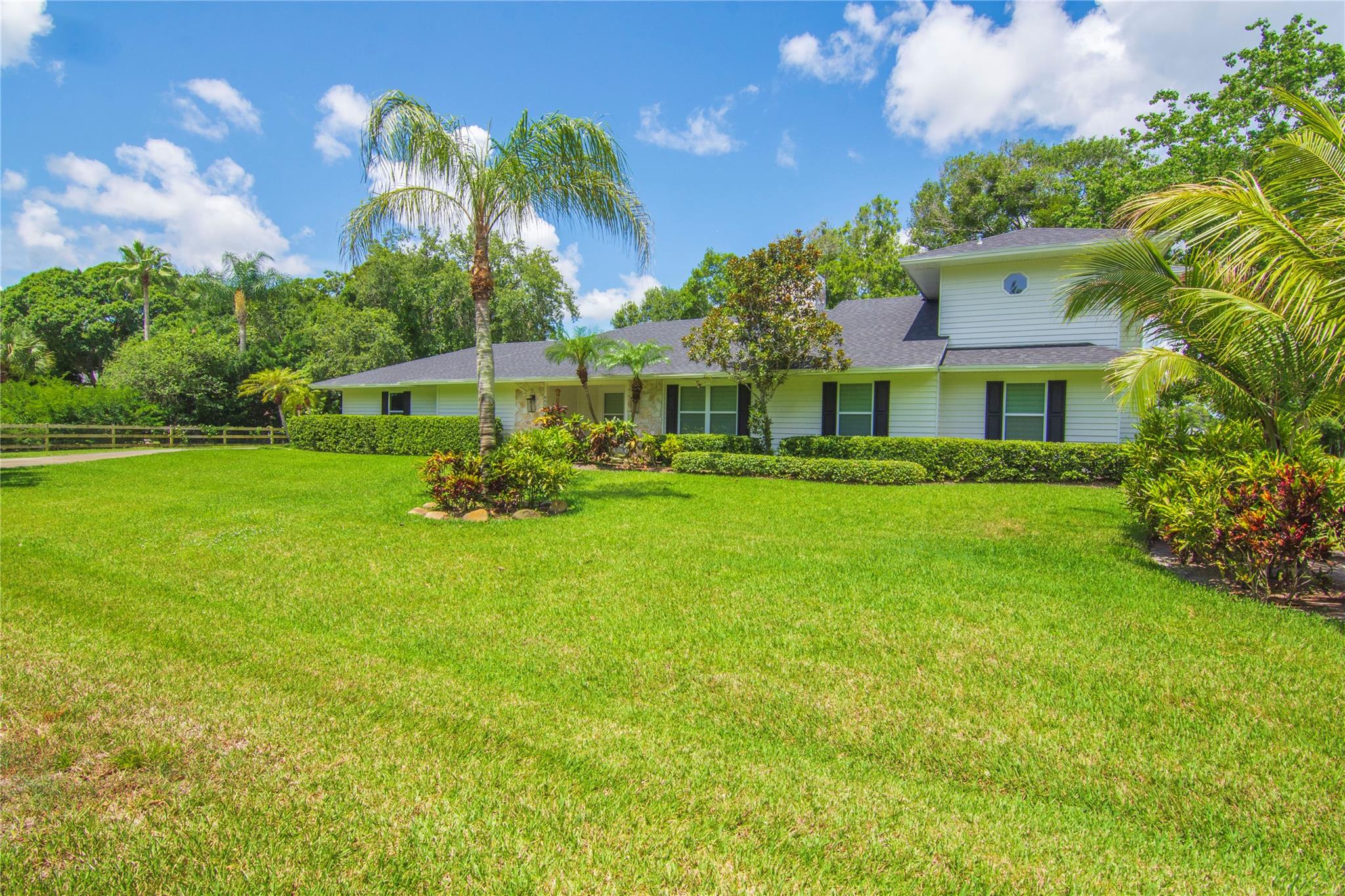 Vero Beach, Florida 32968, United States, 5 Bedrooms Bedrooms, ,3 BathroomsBathrooms,Residential,Pending,209677