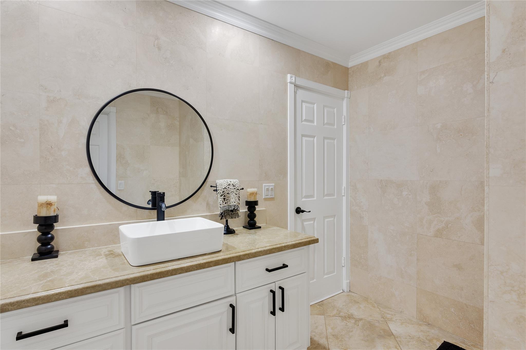 Vero Beach, Florida 32968, United States, 5 Bedrooms Bedrooms, ,3 BathroomsBathrooms,Residential,Pending,209677