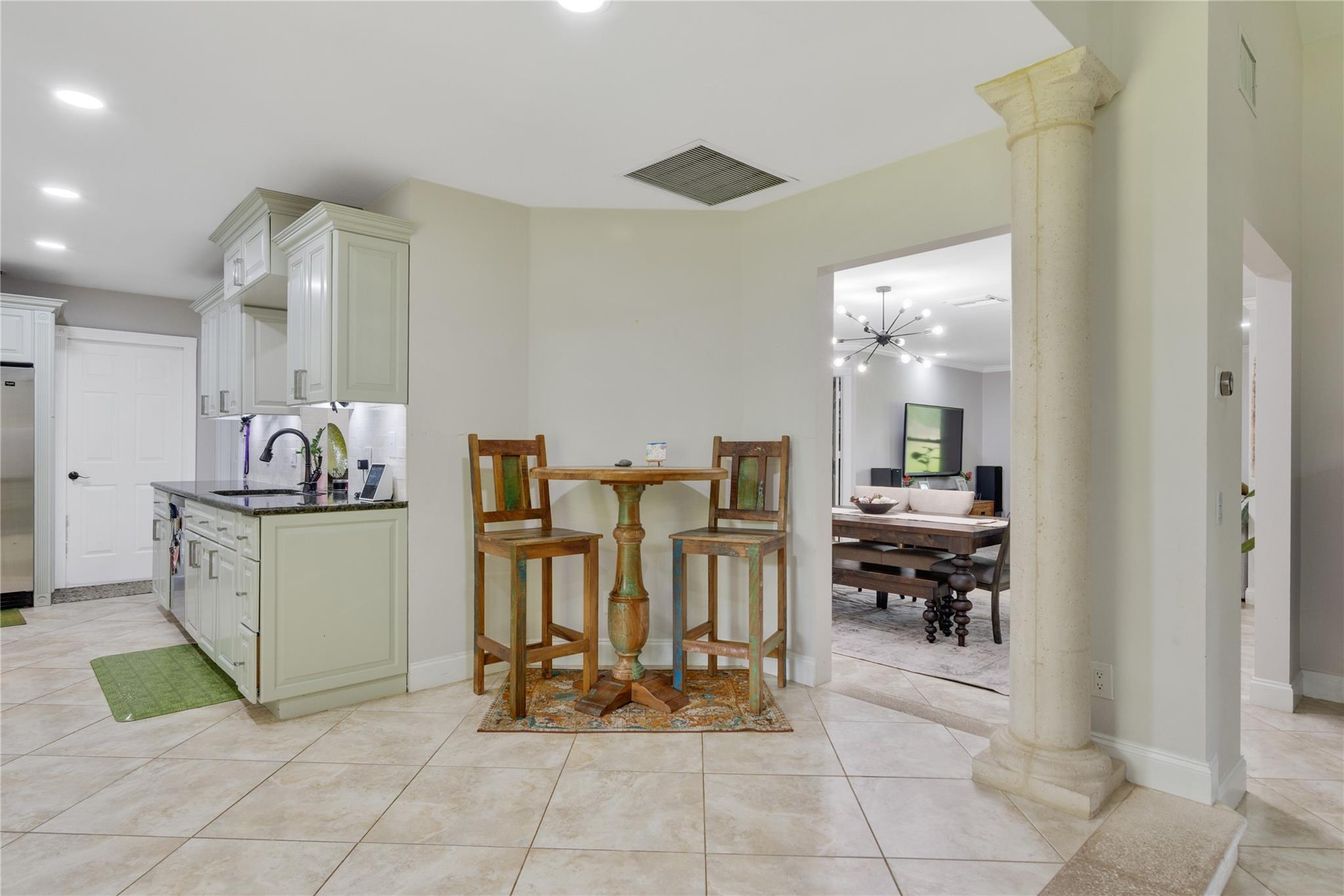 Vero Beach, Florida 32968, United States, 5 Bedrooms Bedrooms, ,3 BathroomsBathrooms,Residential,Pending,209677