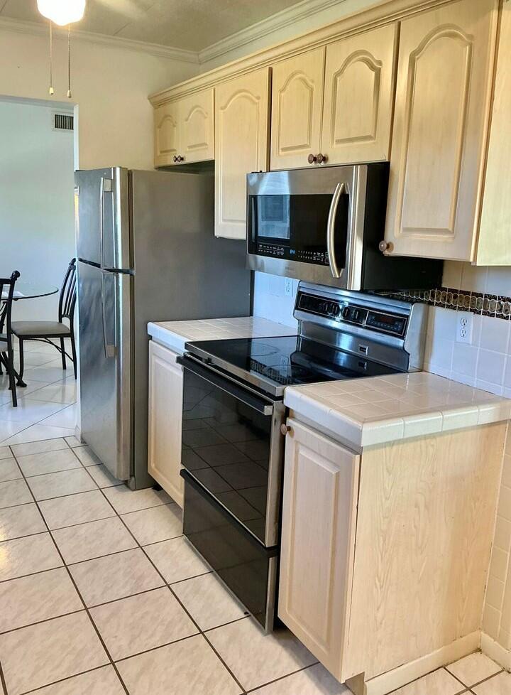 CANONGATE CONDOMINIUM - Residential