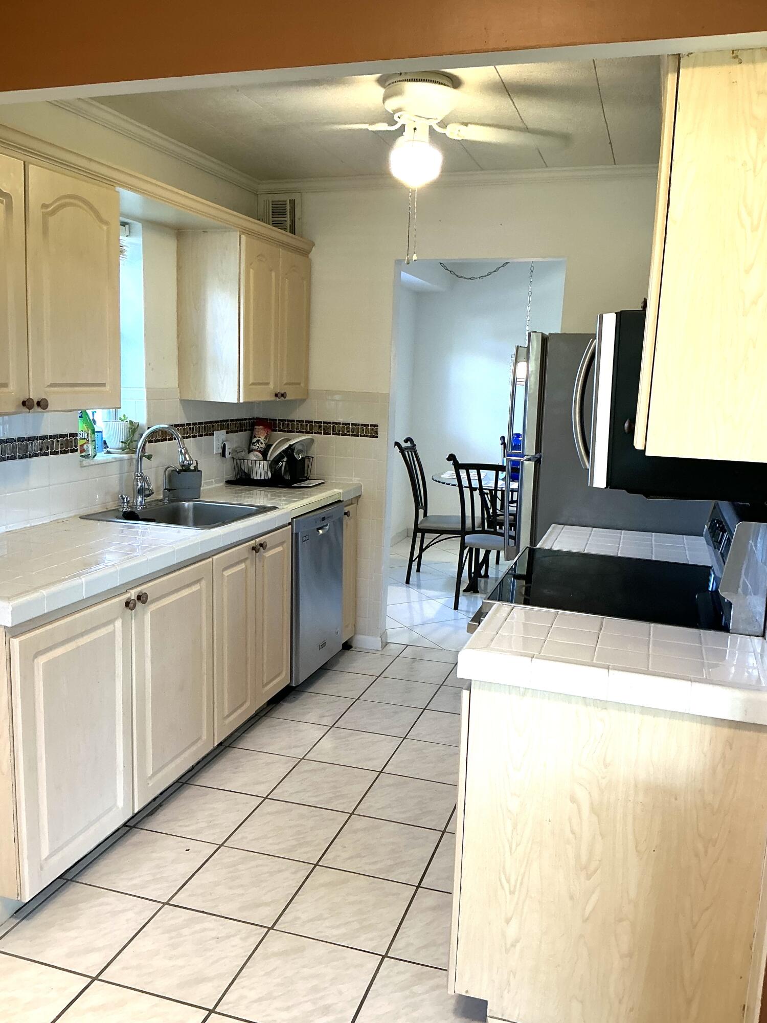 8000 Lagos De Campo Boulevard A-204