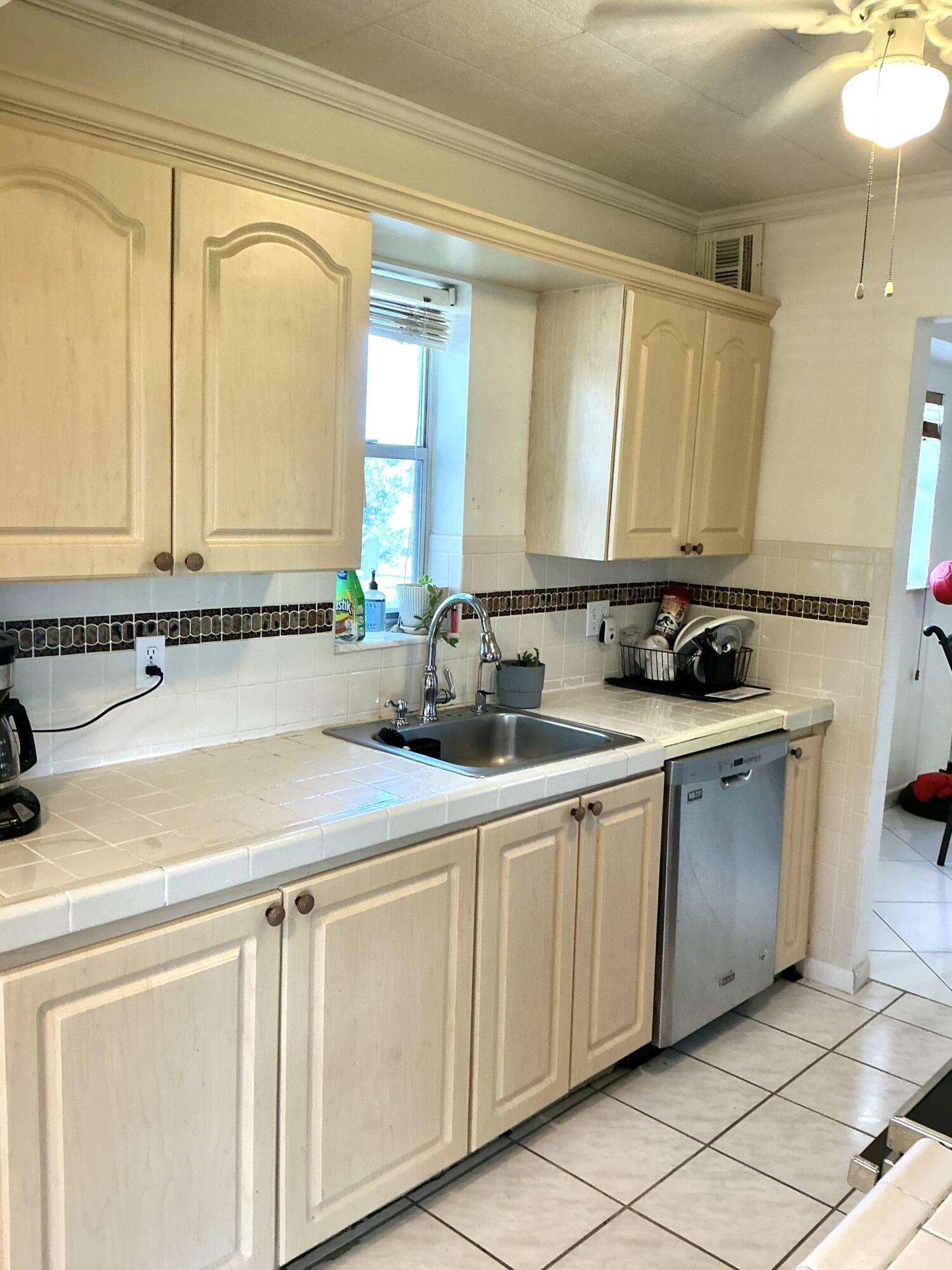 8000 Lagos De Campo Boulevard A-204