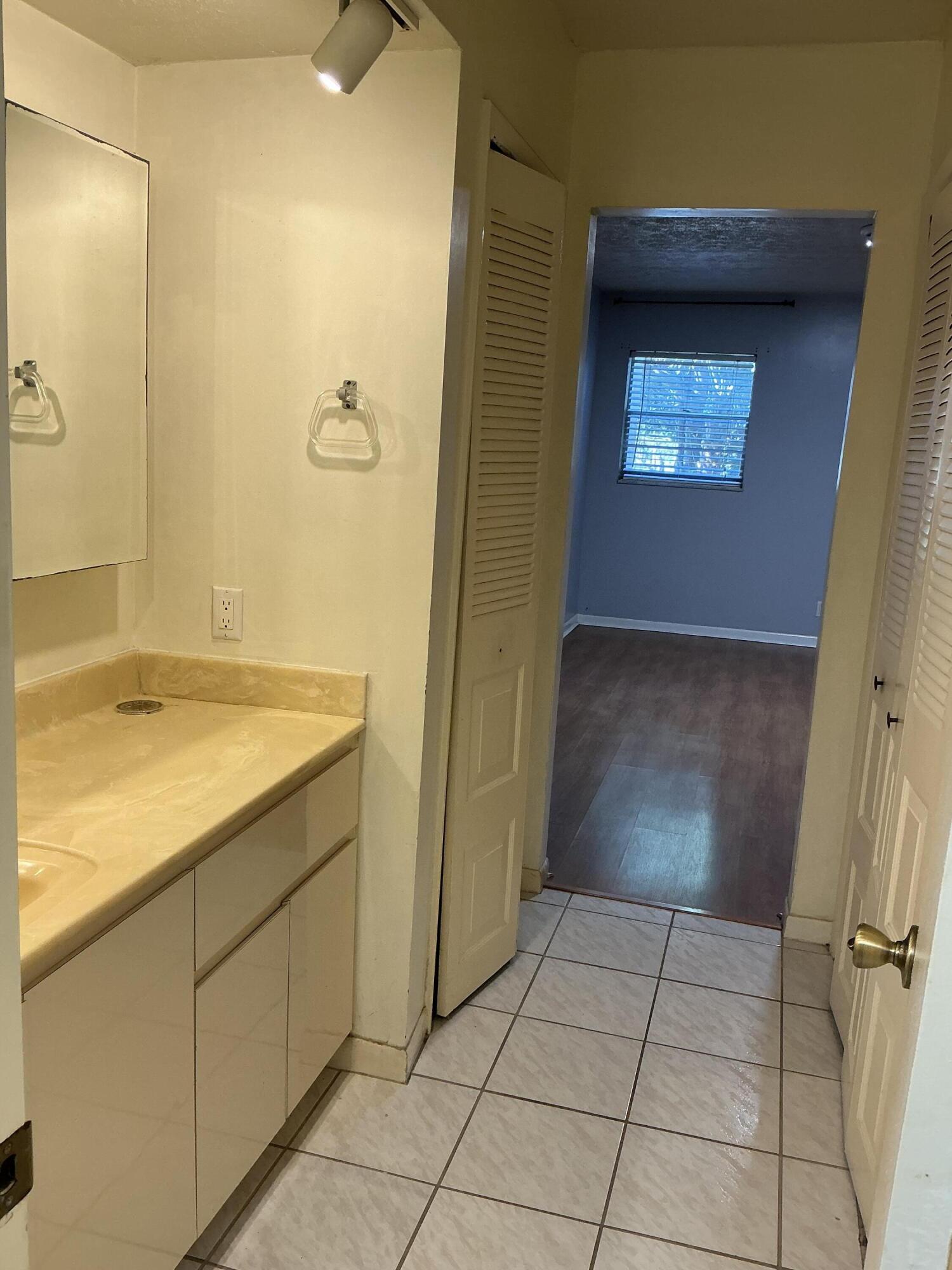 CANONGATE CONDOMINIUM - Residential