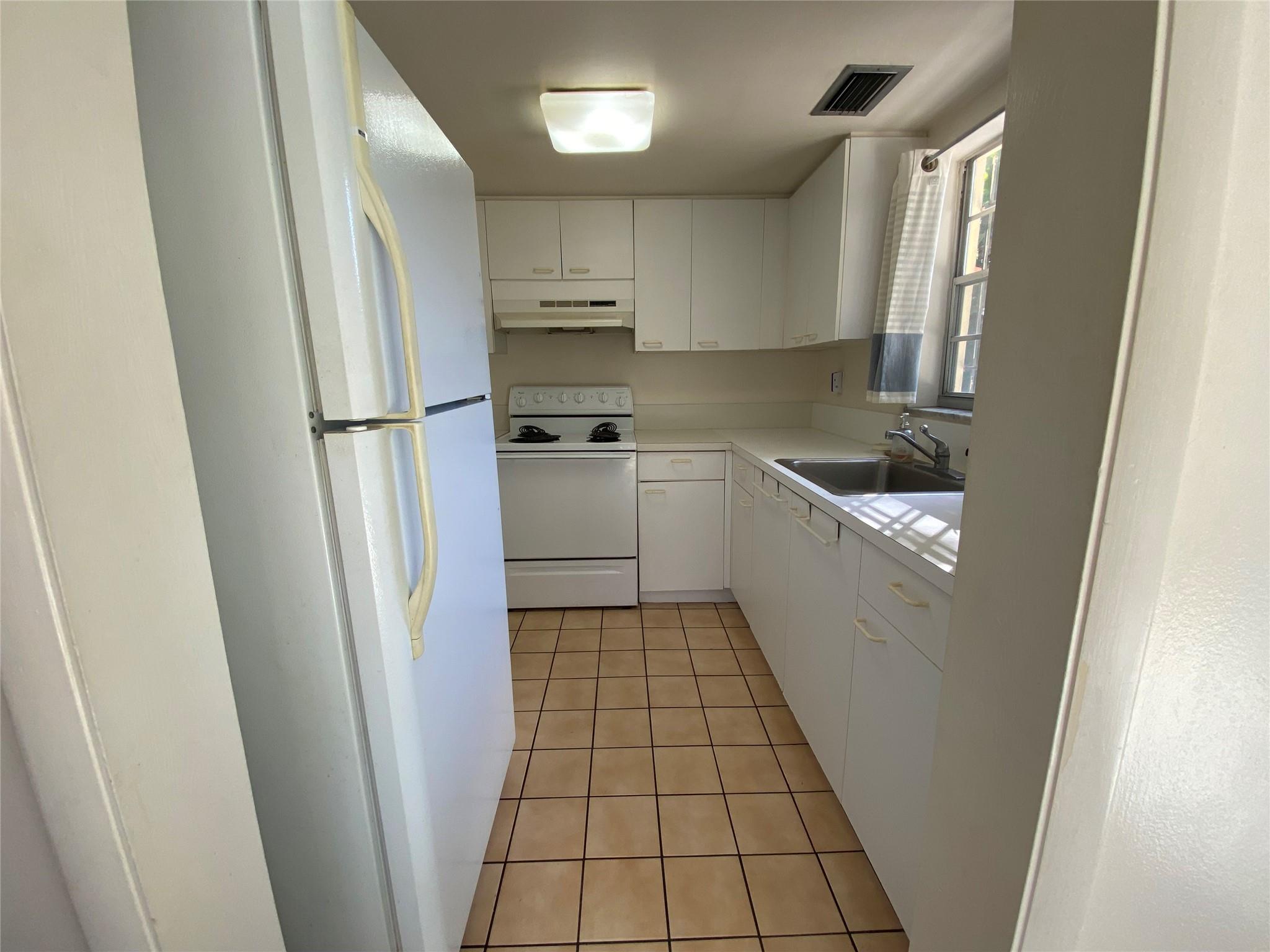 CROISSANT PARK - Residential Lease