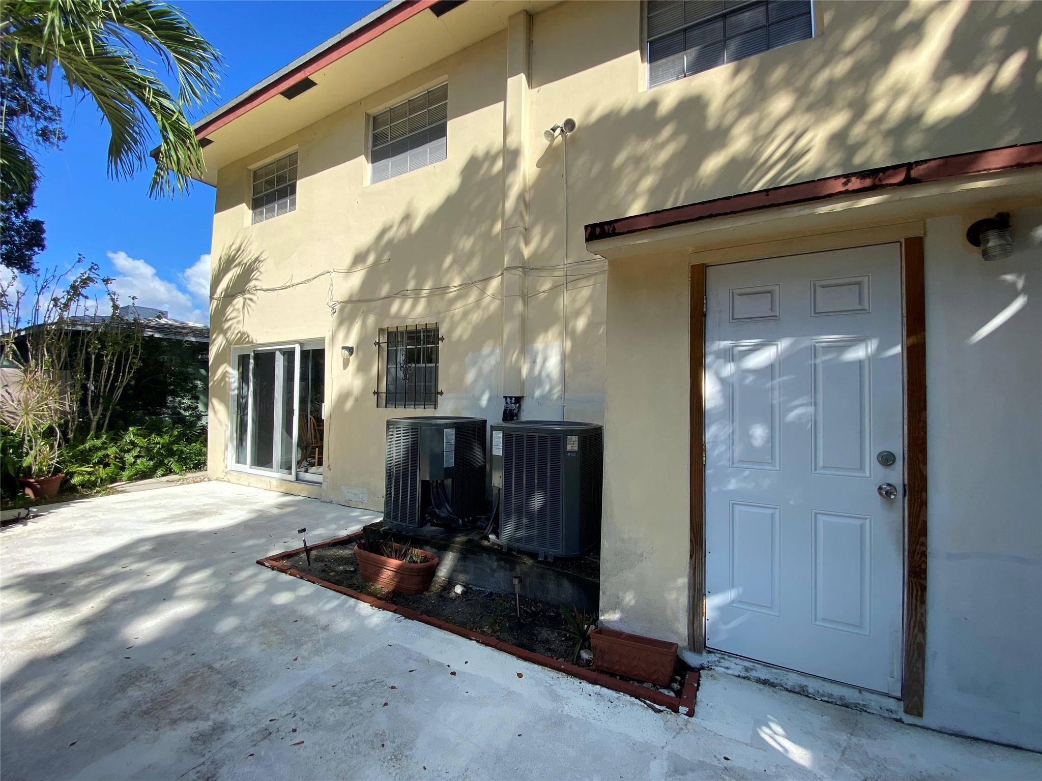CROISSANT PARK - Residential Lease