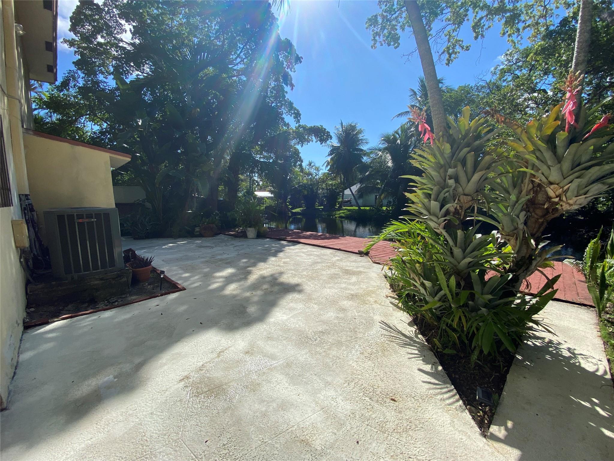 CROISSANT PARK - Residential Lease