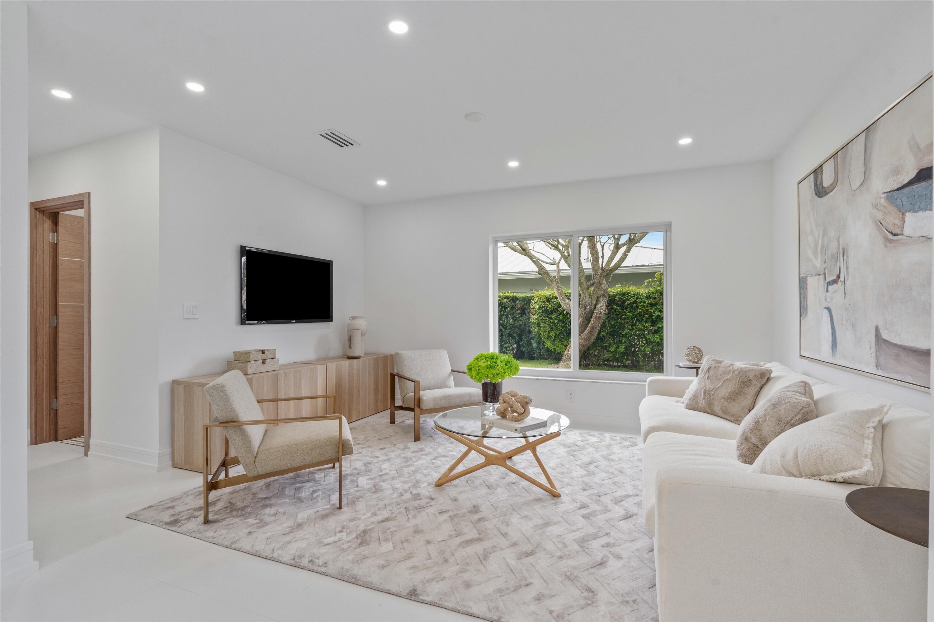 LAKE FLORESTA PARK - Residential