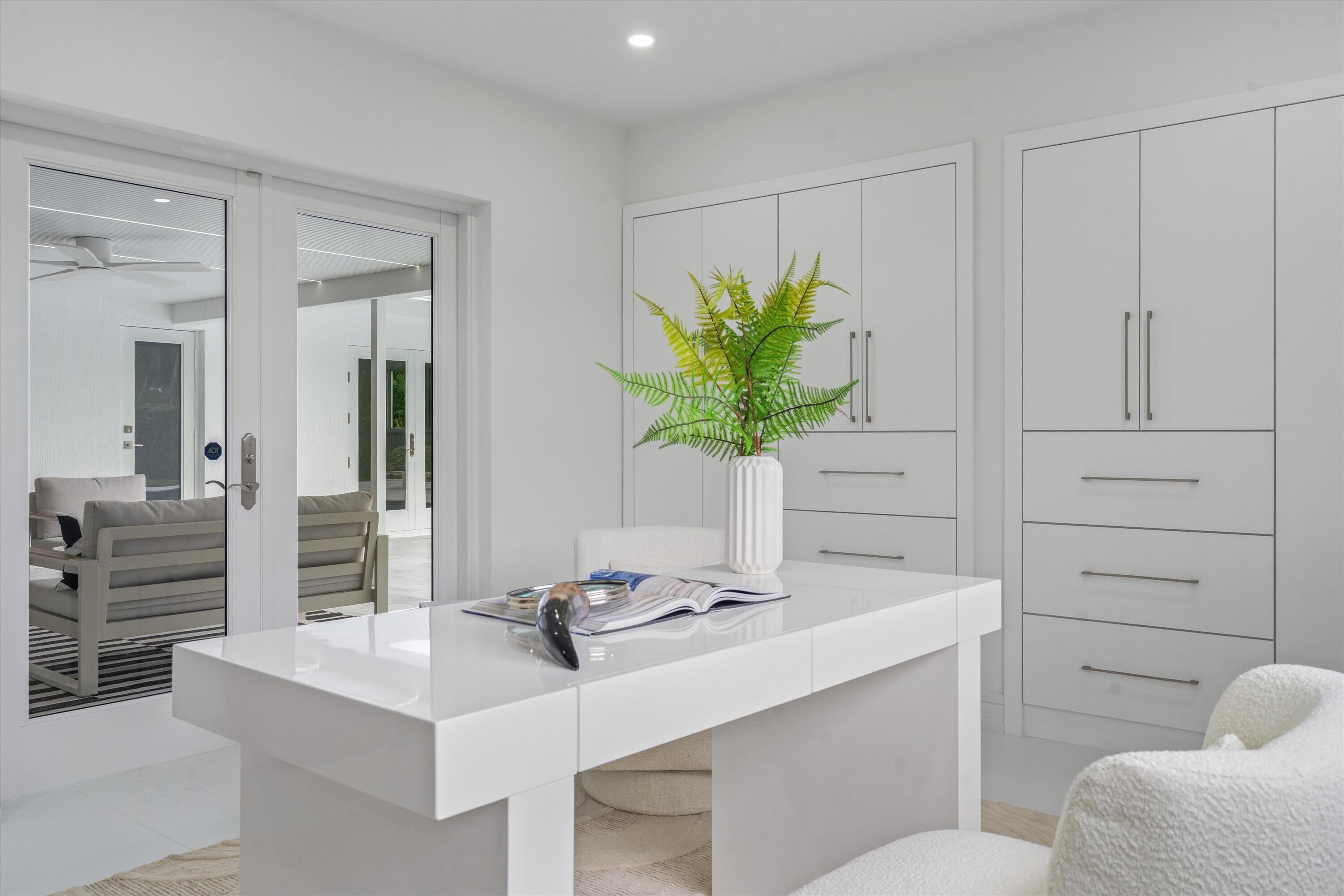 LAKE FLORESTA PARK - Residential