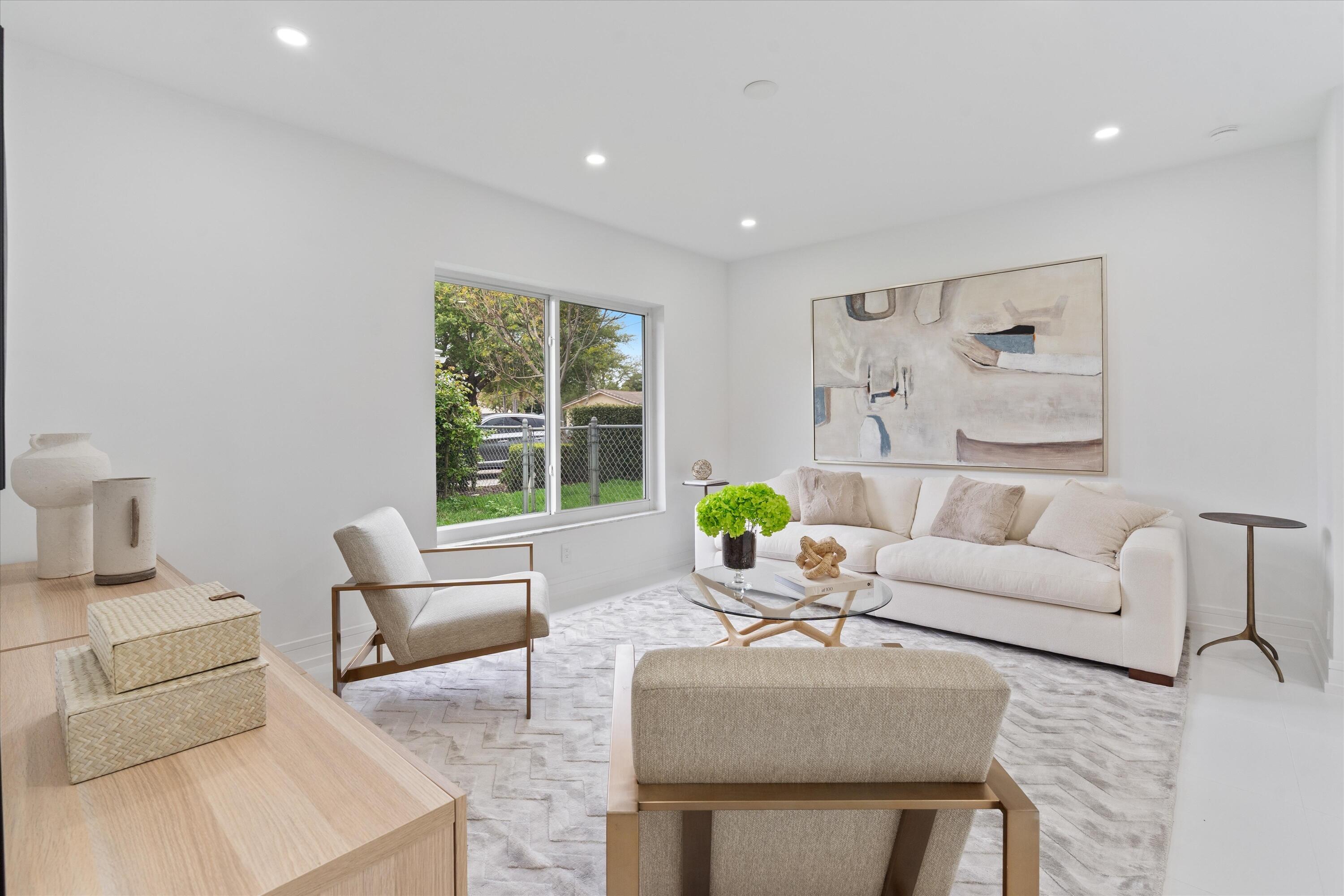 LAKE FLORESTA PARK - Residential