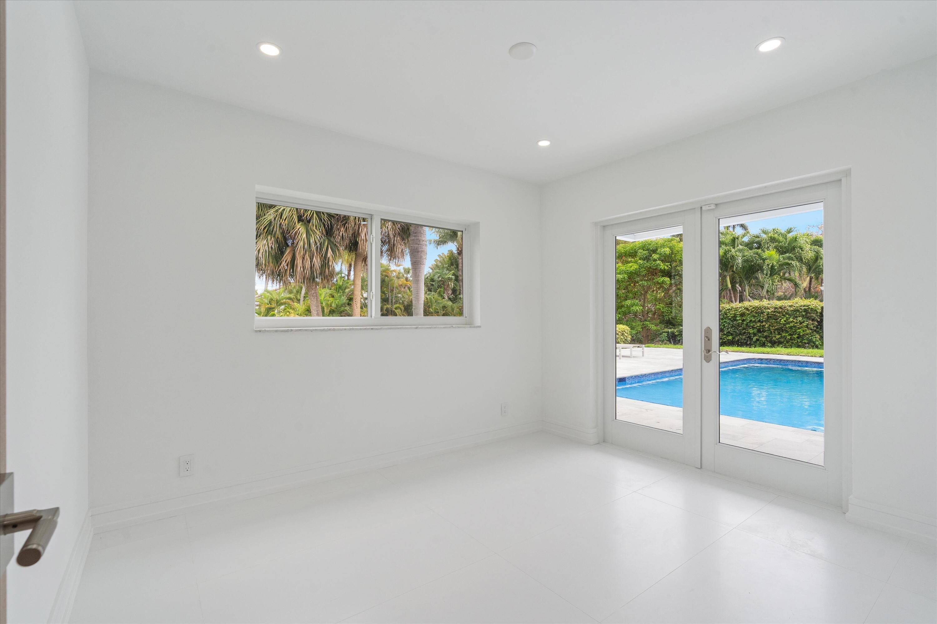 LAKE FLORESTA PARK - Residential