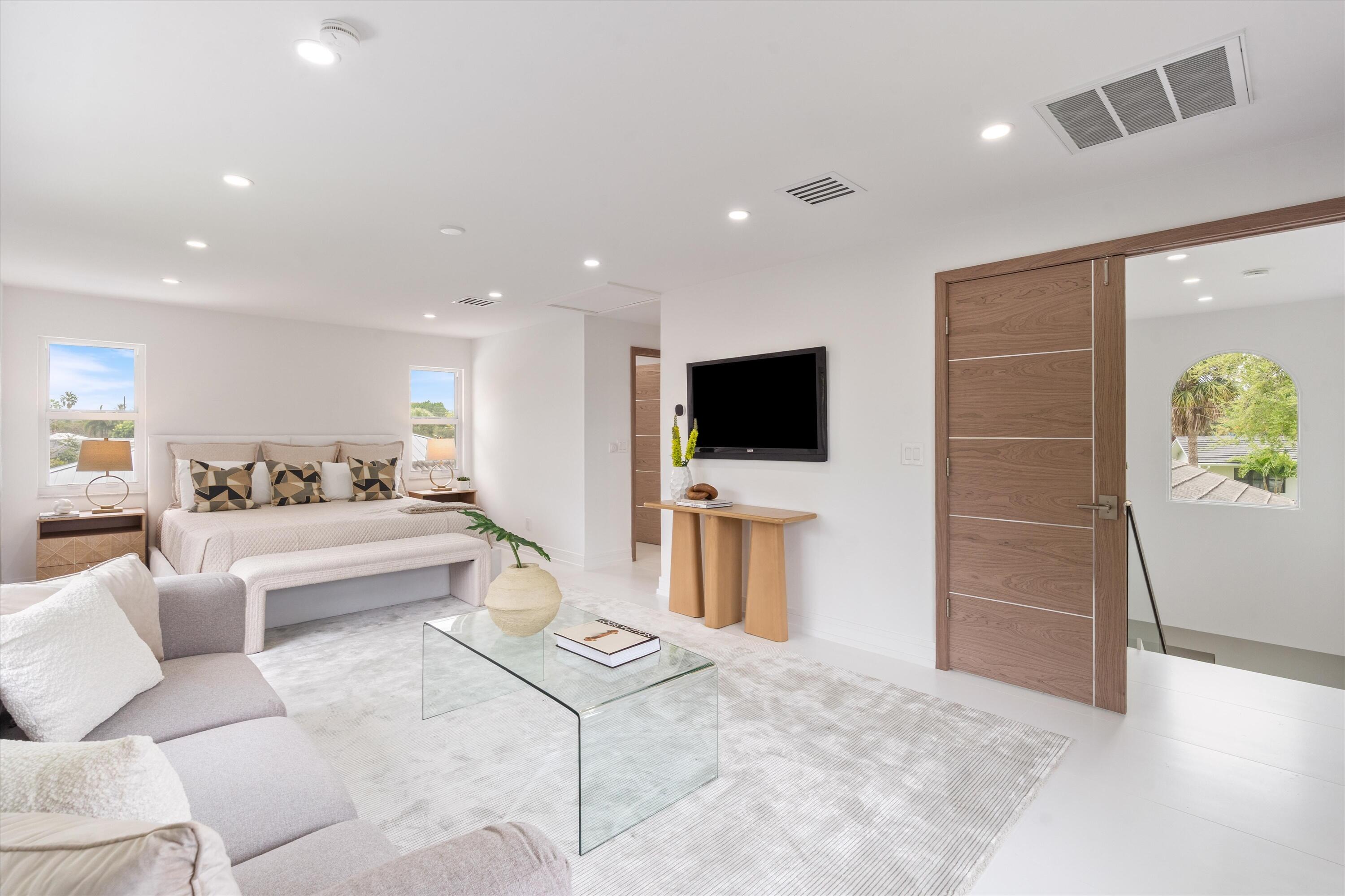 LAKE FLORESTA PARK - Residential