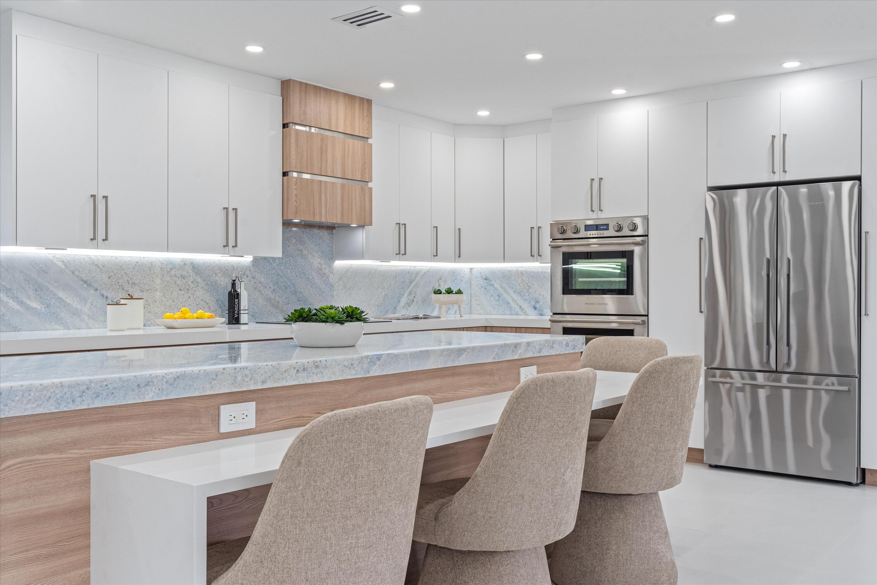 LAKE FLORESTA PARK - Residential