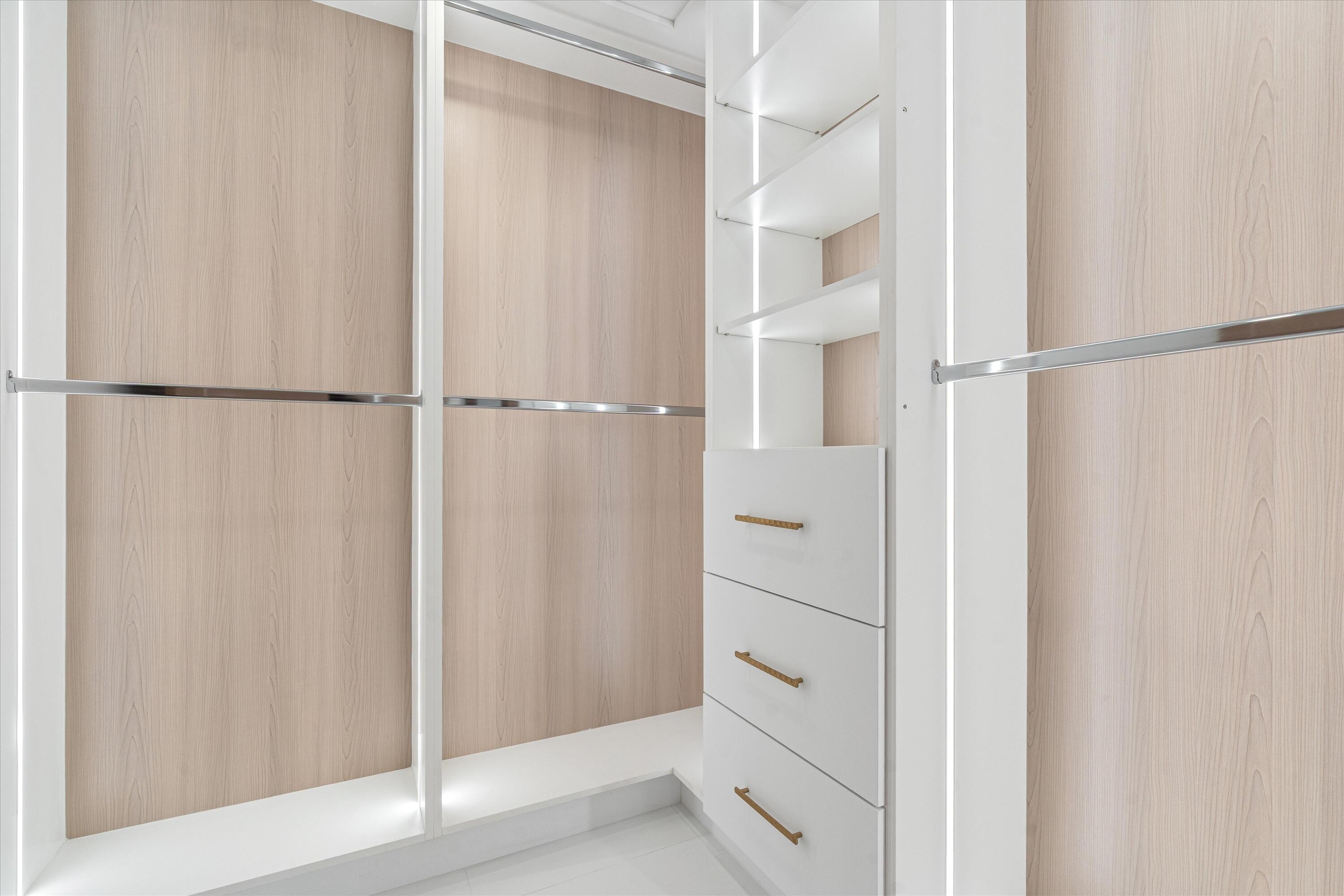 LAKE FLORESTA PARK - Residential