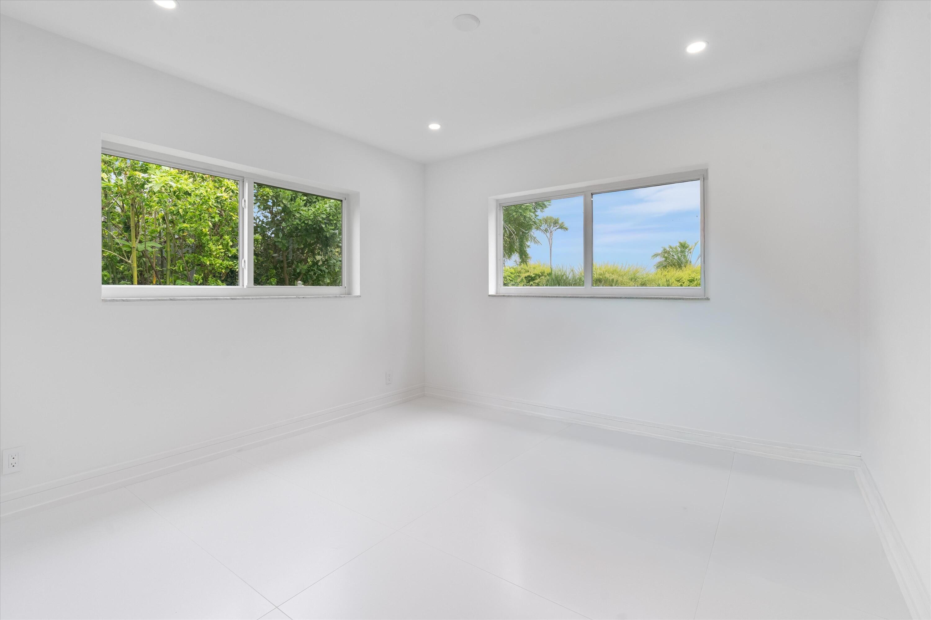 LAKE FLORESTA PARK - Residential