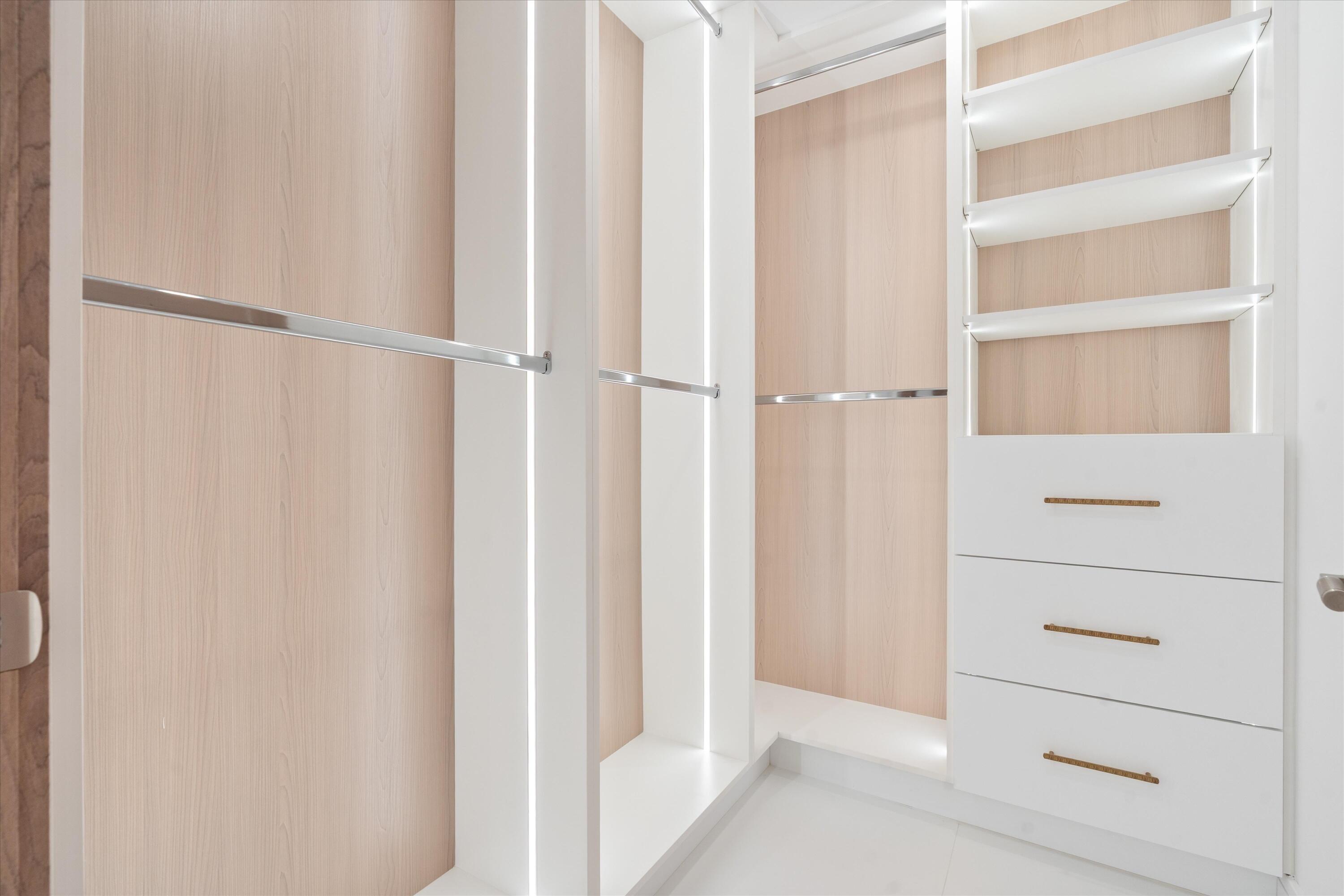 LAKE FLORESTA PARK - Residential