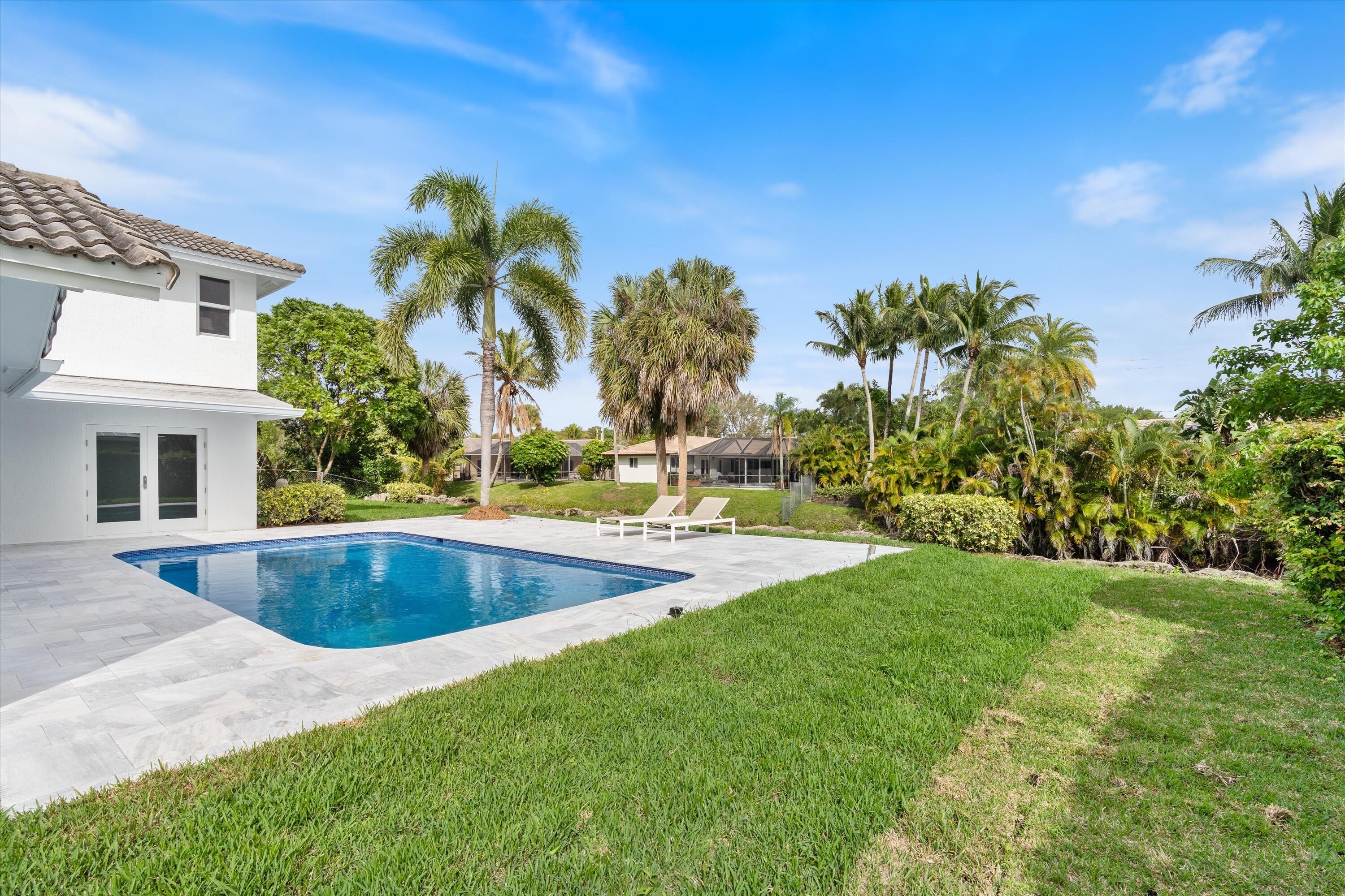 LAKE FLORESTA PARK - Residential