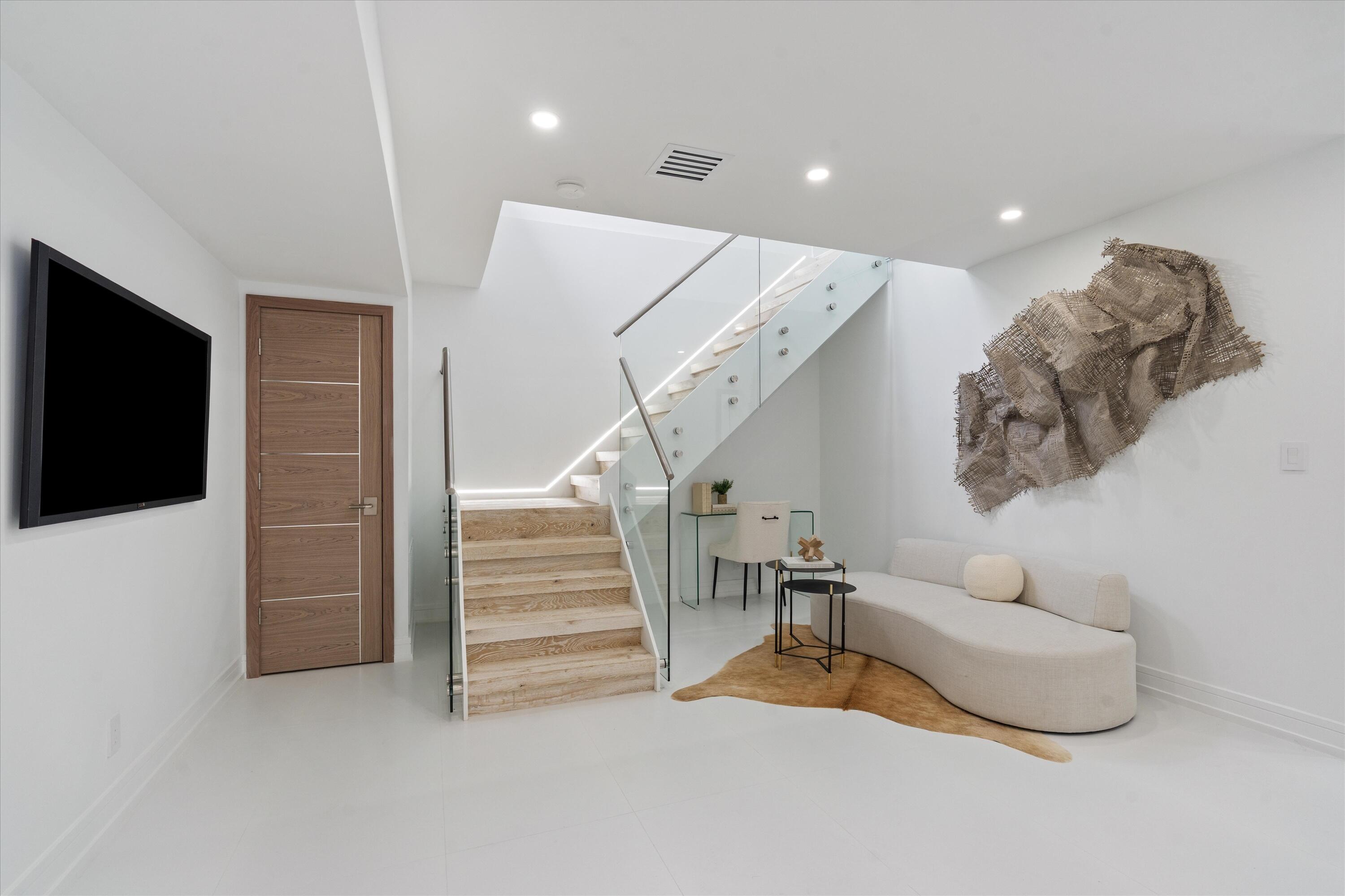 LAKE FLORESTA PARK - Residential