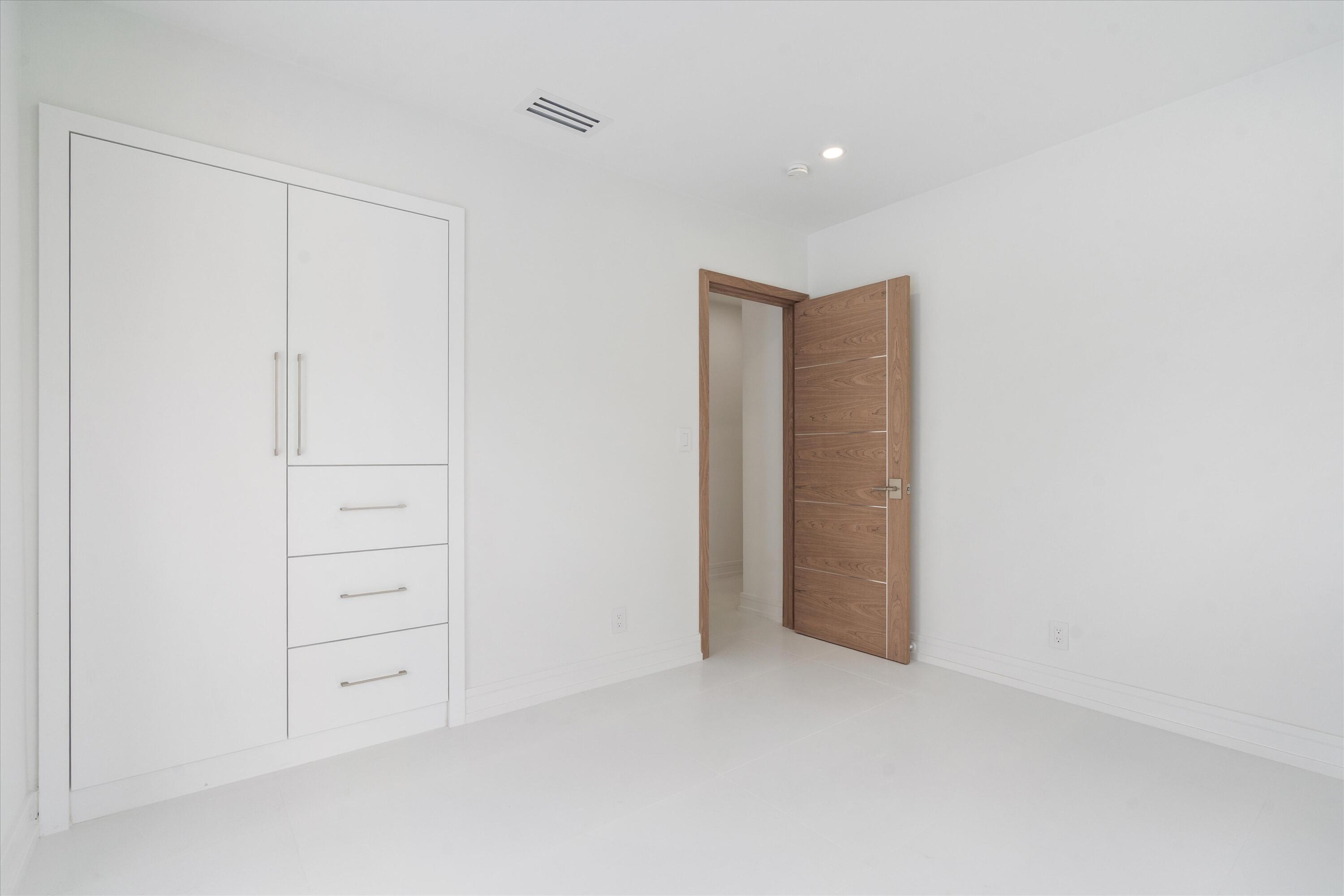 LAKE FLORESTA PARK - Residential