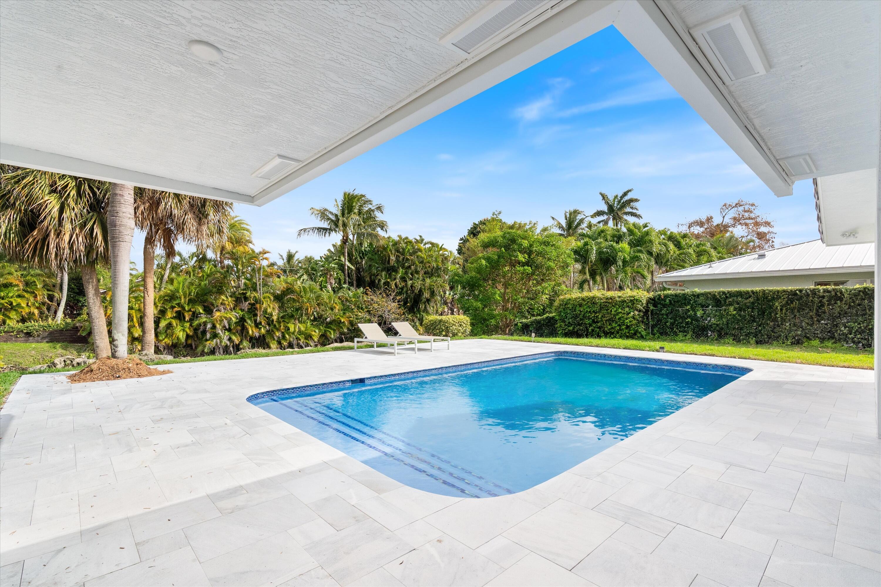 LAKE FLORESTA PARK - Residential