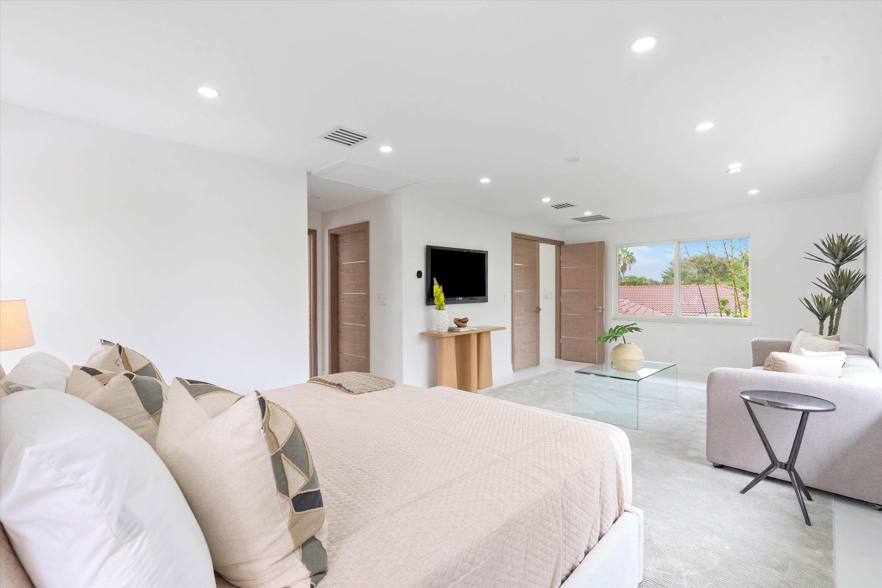 LAKE FLORESTA PARK - Residential