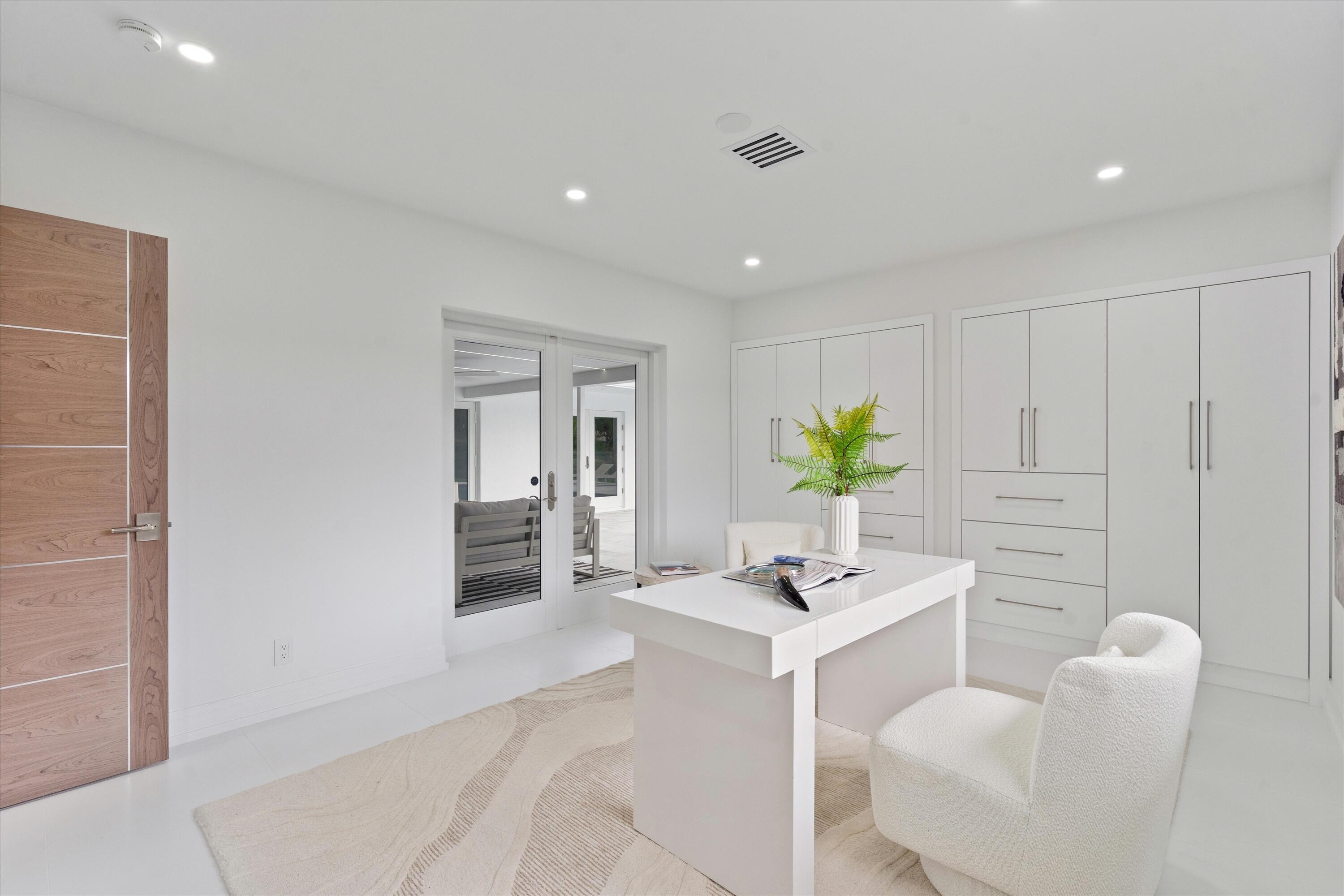 LAKE FLORESTA PARK - Residential