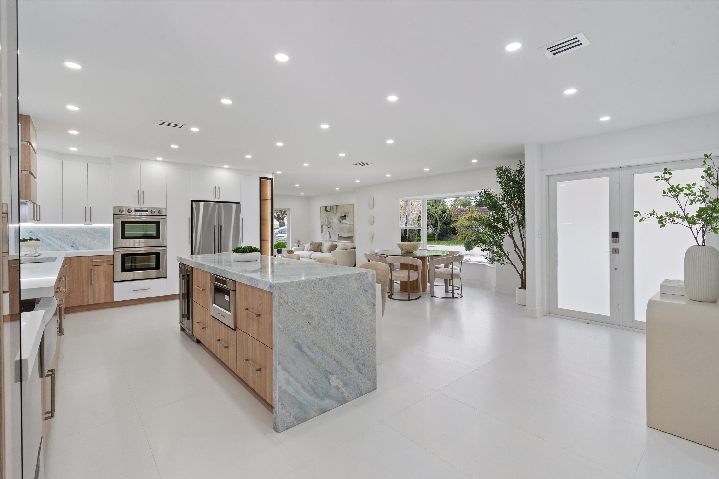 LAKE FLORESTA PARK - Residential