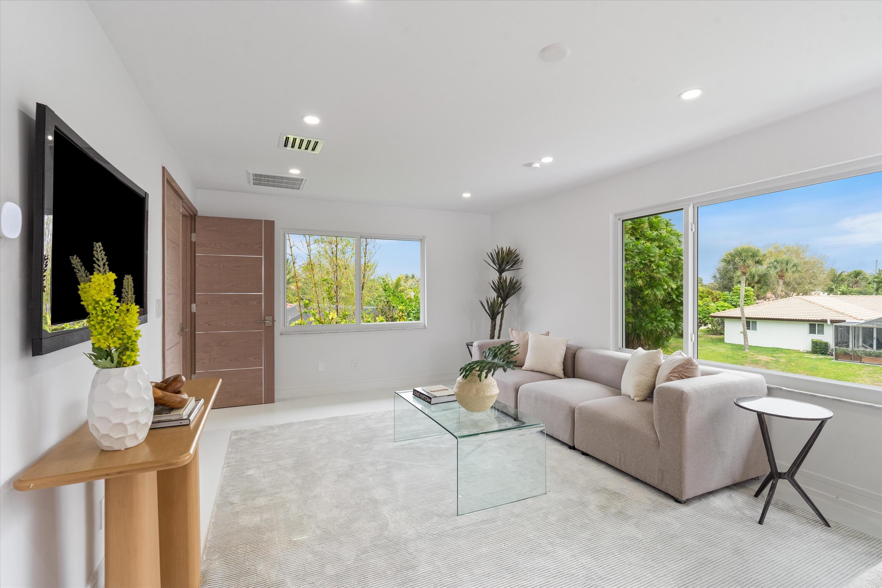 LAKE FLORESTA PARK - Residential