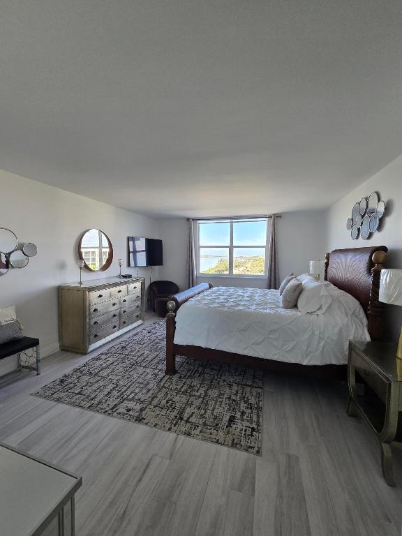 PATRICIAN OF PALM BEACH CONDO - Residential