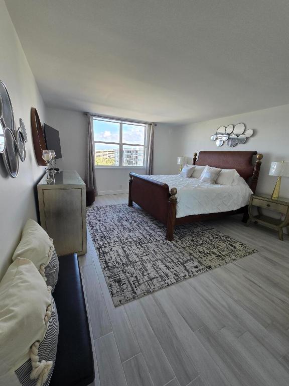 PATRICIAN OF PALM BEACH CONDO - Residential