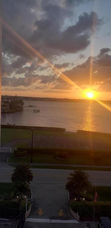 PATRICIAN OF PALM BEACH CONDO - Residential