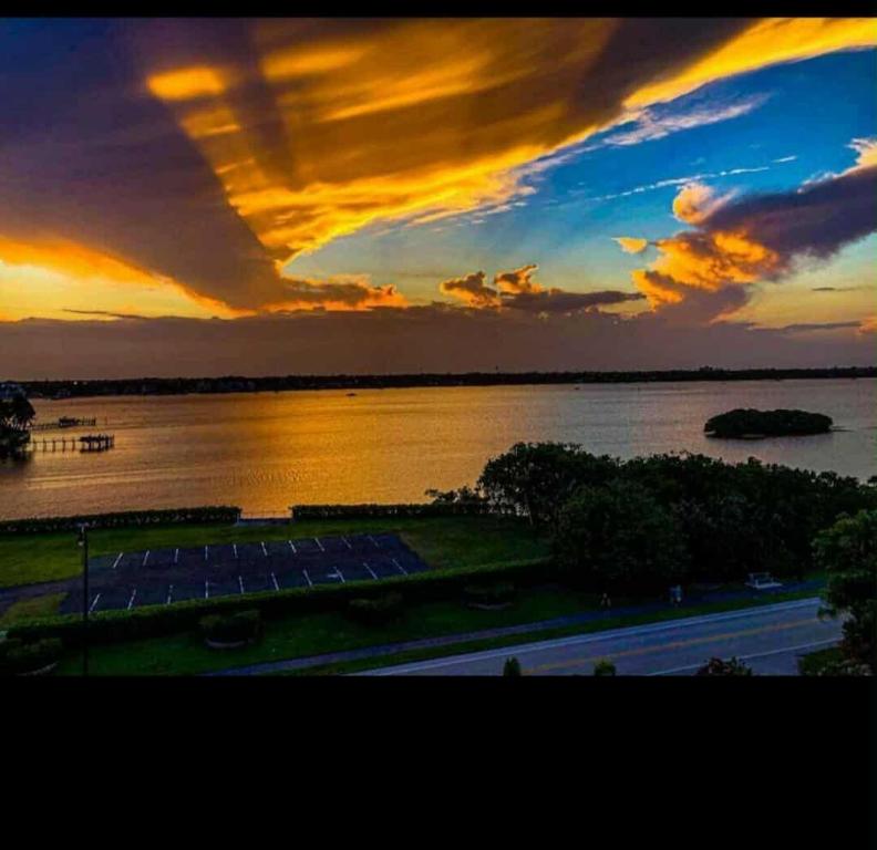 PATRICIAN OF PALM BEACH CONDO - Residential