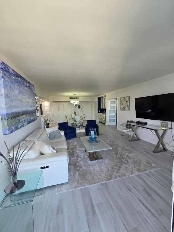 PATRICIAN OF PALM BEACH CONDO - Residential