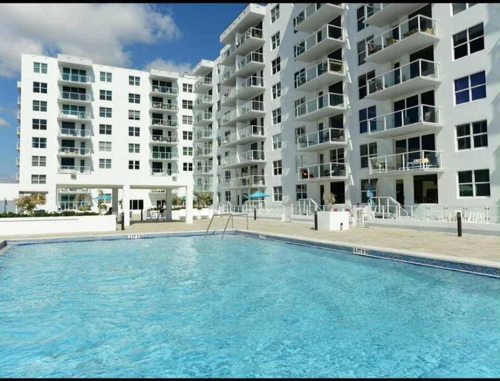 PATRICIAN OF PALM BEACH CONDO - Residential