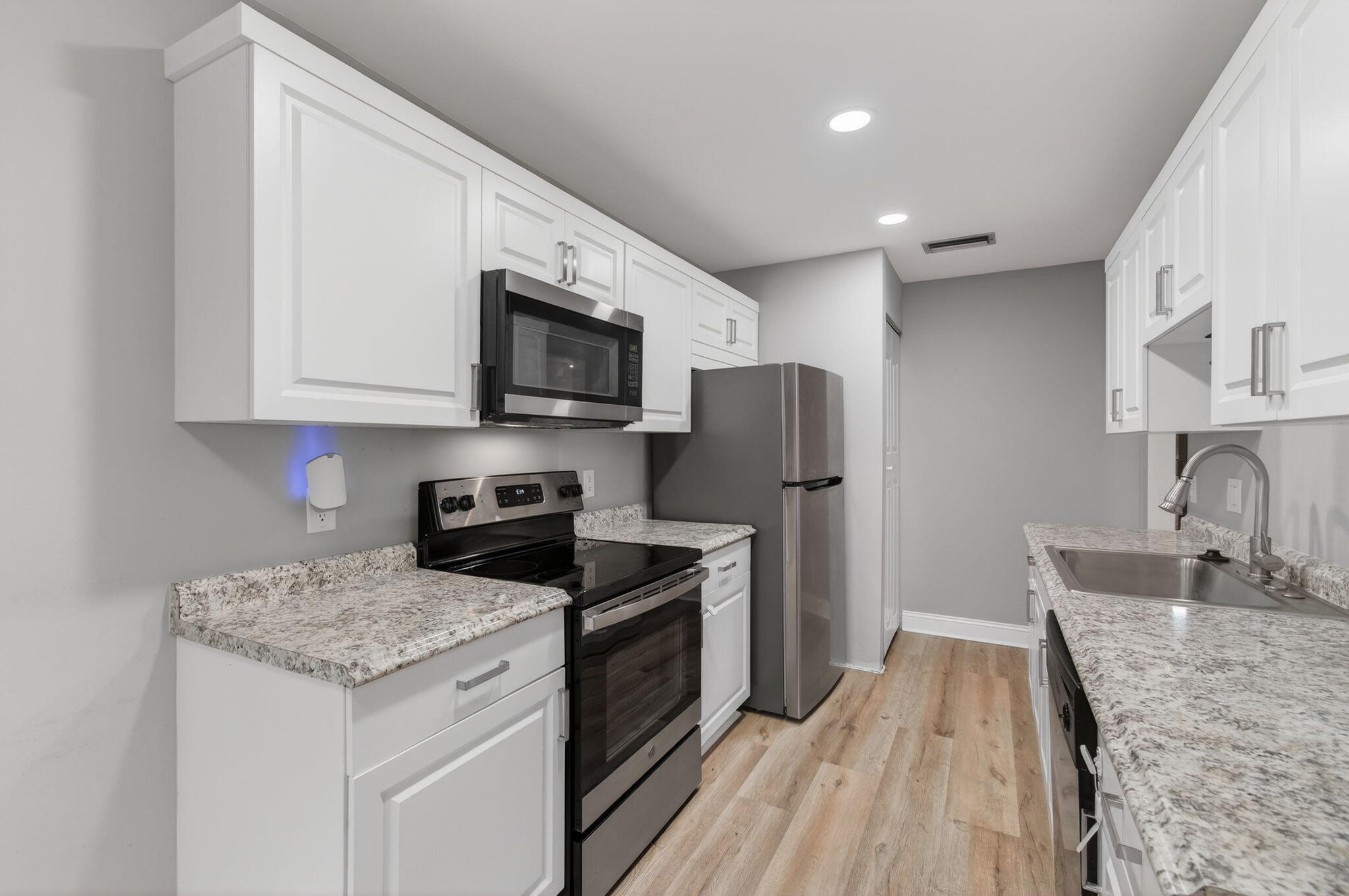 HORIZONS OF BOCA LAGO CONDO - Residential Lease